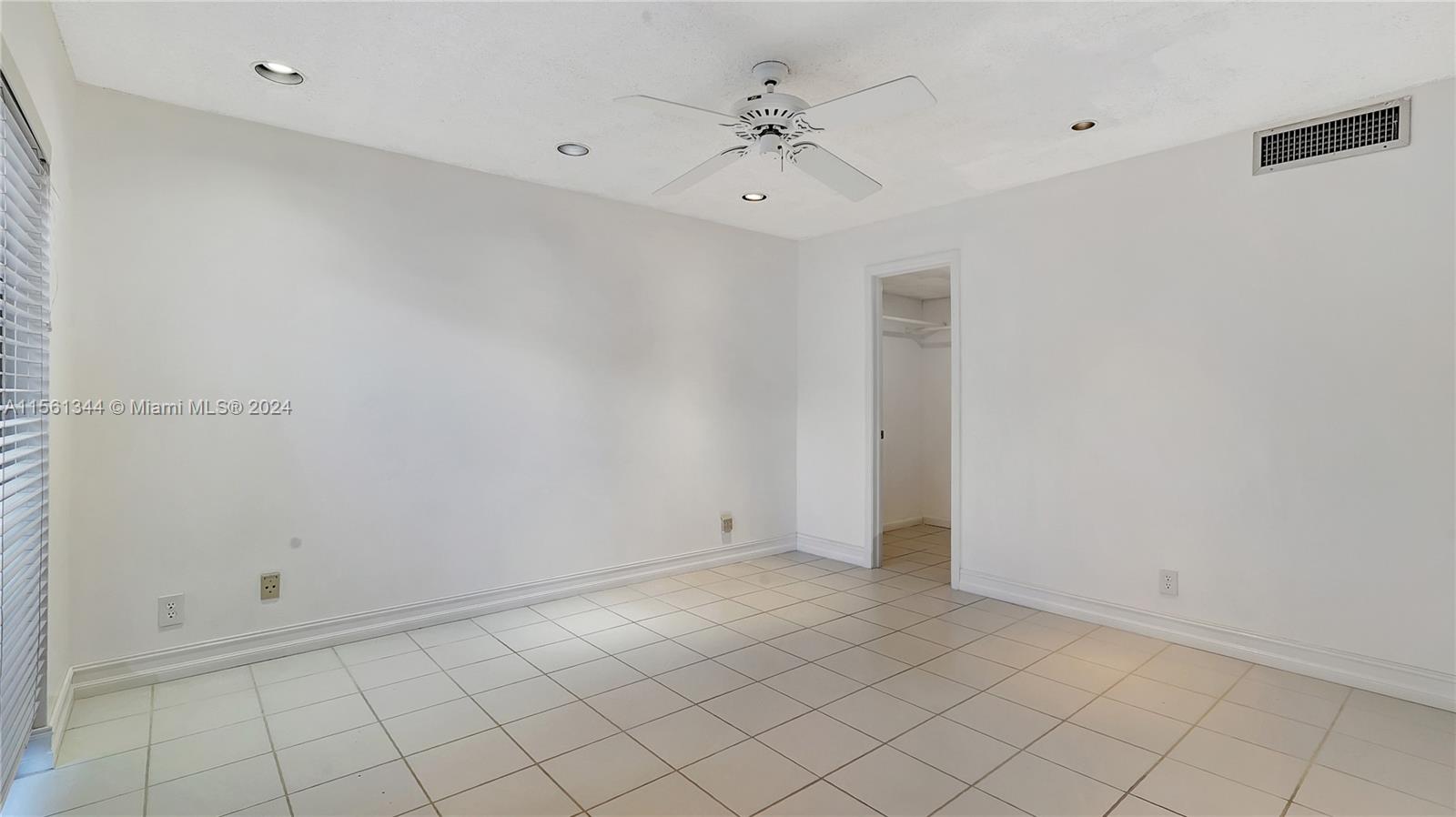 205 Dunwoody Ln 17-85, Hollywood, Florida 33021, 3 Bedrooms Bedrooms, ,2 BathroomsBathrooms,Residentiallease,For Rent,205 Dunwoody Ln 17-85,A11561344