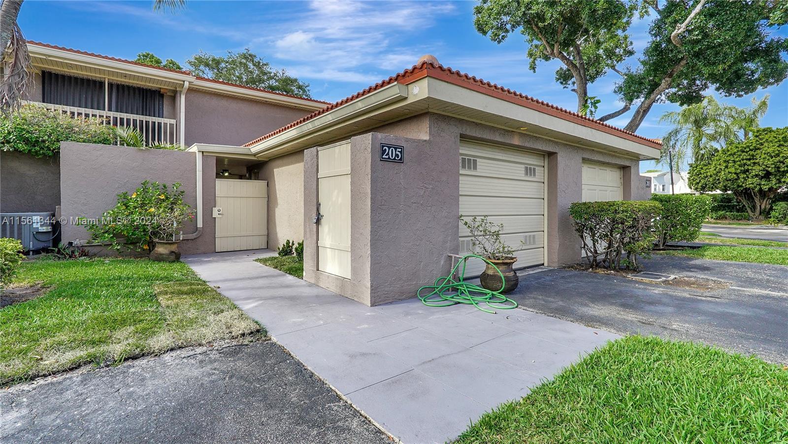 205 Dunwoody Ln 17-85, Hollywood, Florida 33021, 3 Bedrooms Bedrooms, ,2 BathroomsBathrooms,Residentiallease,For Rent,205 Dunwoody Ln 17-85,A11561344