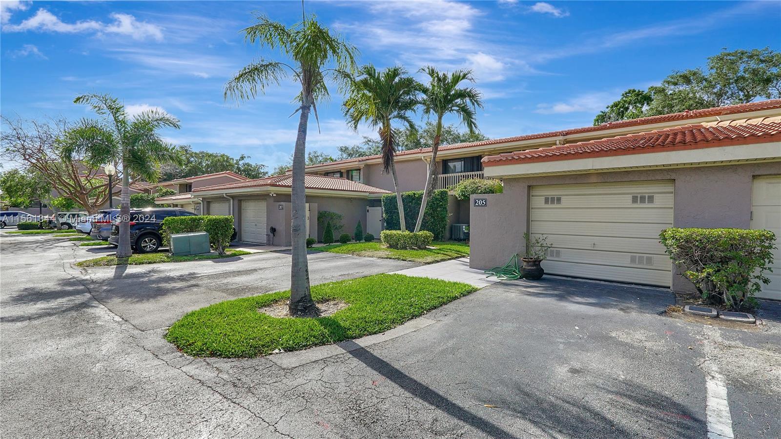 205 Dunwoody Ln 17-85, Hollywood, Florida 33021, 3 Bedrooms Bedrooms, ,2 BathroomsBathrooms,Residentiallease,For Rent,205 Dunwoody Ln 17-85,A11561344