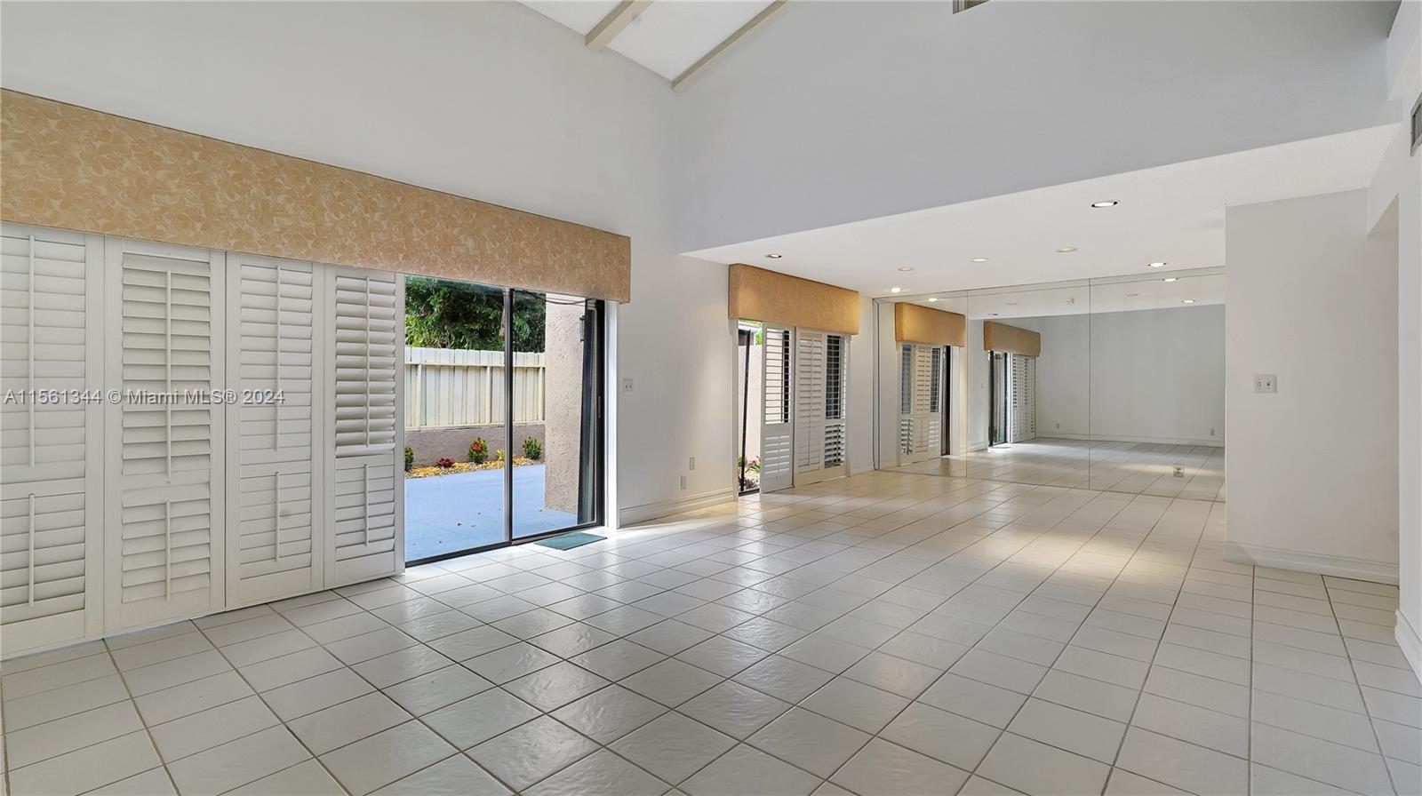 205 Dunwoody Ln 17-85, Hollywood, Florida 33021, 3 Bedrooms Bedrooms, ,2 BathroomsBathrooms,Residentiallease,For Rent,205 Dunwoody Ln 17-85,A11561344