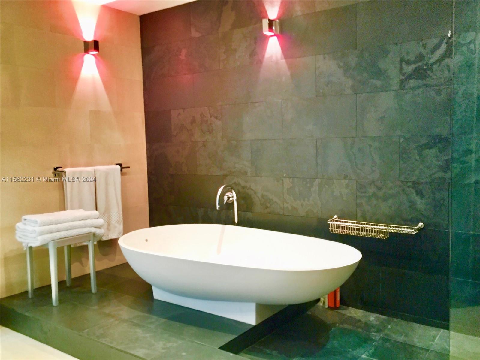 100 S Pointe Dr 604, Miami Beach, Florida 33139, 3 Bedrooms Bedrooms, ,3 BathroomsBathrooms,Residentiallease,For Rent,100 S Pointe Dr 604,A11562231