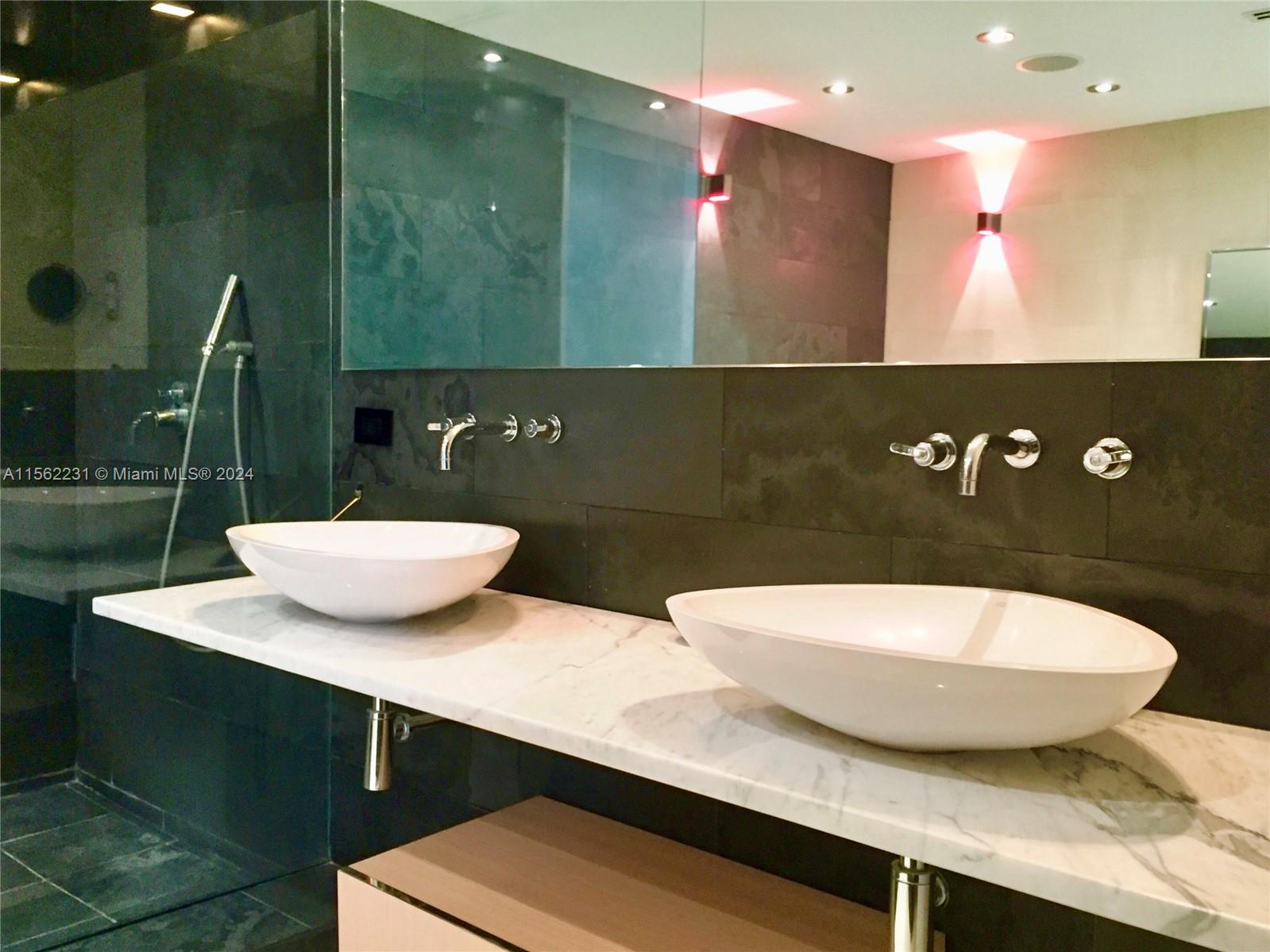 100 S Pointe Dr 604, Miami Beach, Florida 33139, 3 Bedrooms Bedrooms, ,3 BathroomsBathrooms,Residentiallease,For Rent,100 S Pointe Dr 604,A11562231