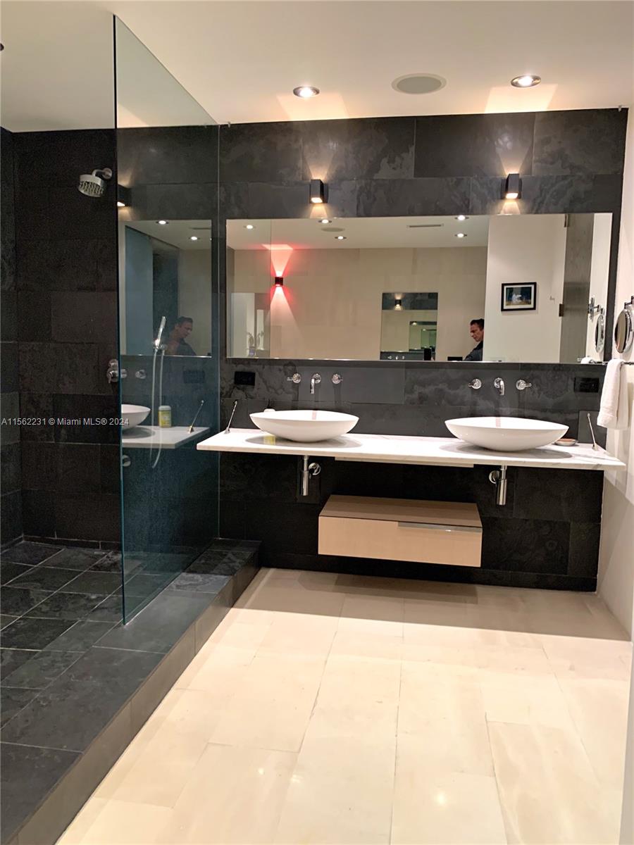 100 S Pointe Dr 604, Miami Beach, Florida 33139, 3 Bedrooms Bedrooms, ,3 BathroomsBathrooms,Residentiallease,For Rent,100 S Pointe Dr 604,A11562231