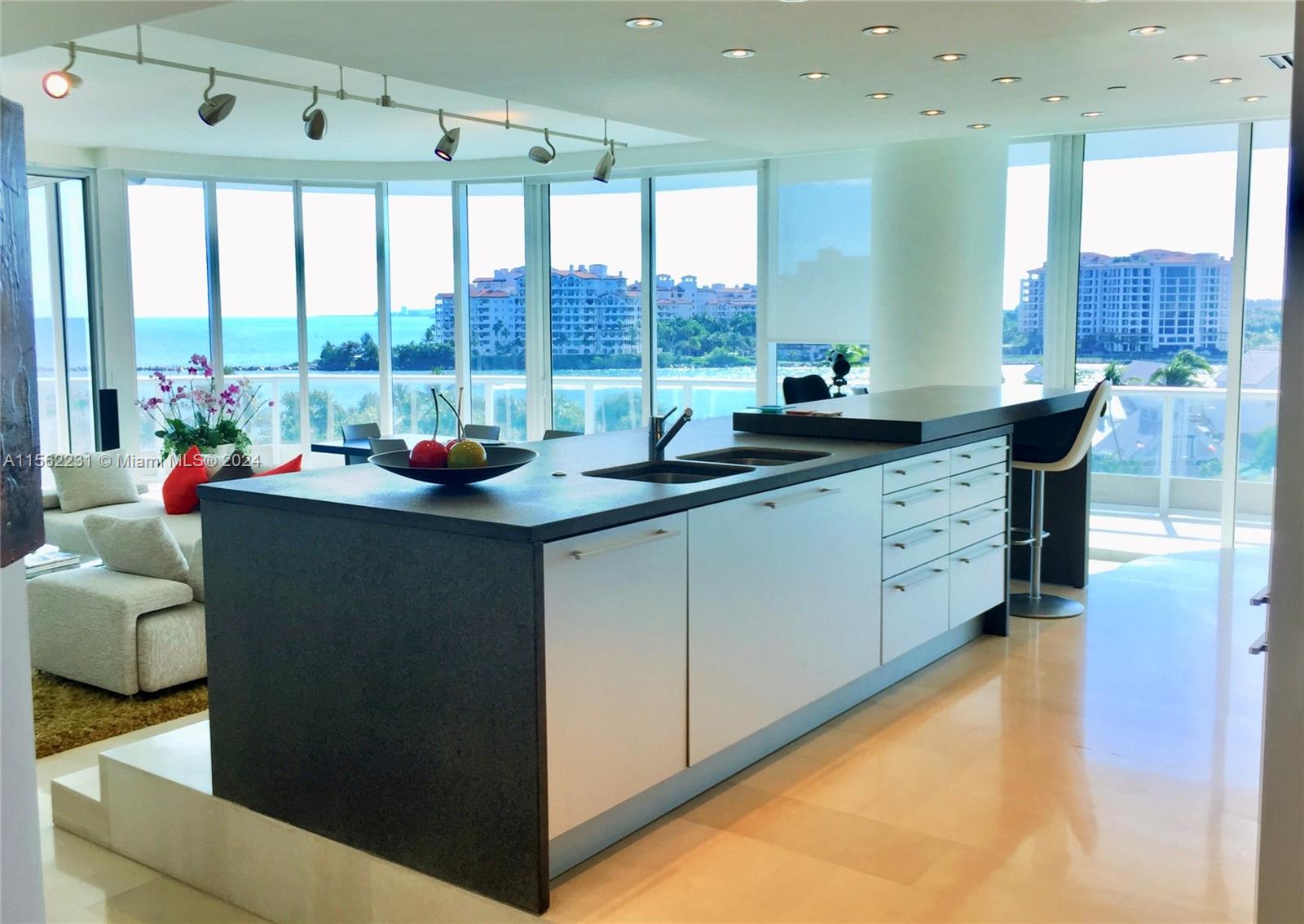 100 S Pointe Dr 604, Miami Beach, Florida 33139, 3 Bedrooms Bedrooms, ,3 BathroomsBathrooms,Residentiallease,For Rent,100 S Pointe Dr 604,A11562231