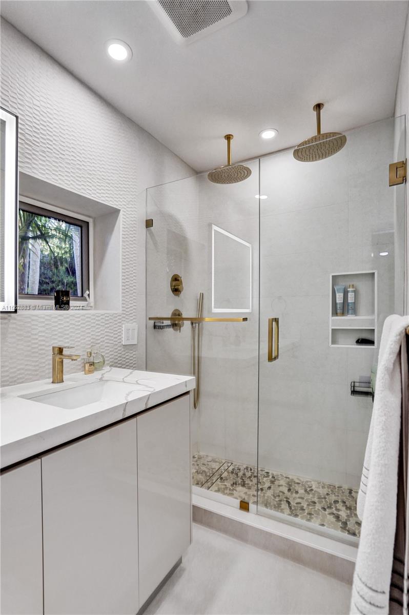 700 N Victoria Park Rd, Fort Lauderdale, Florida 33304, 3 Bedrooms Bedrooms, ,2 BathroomsBathrooms,Residential,For Sale,700 N Victoria Park Rd,A11562883