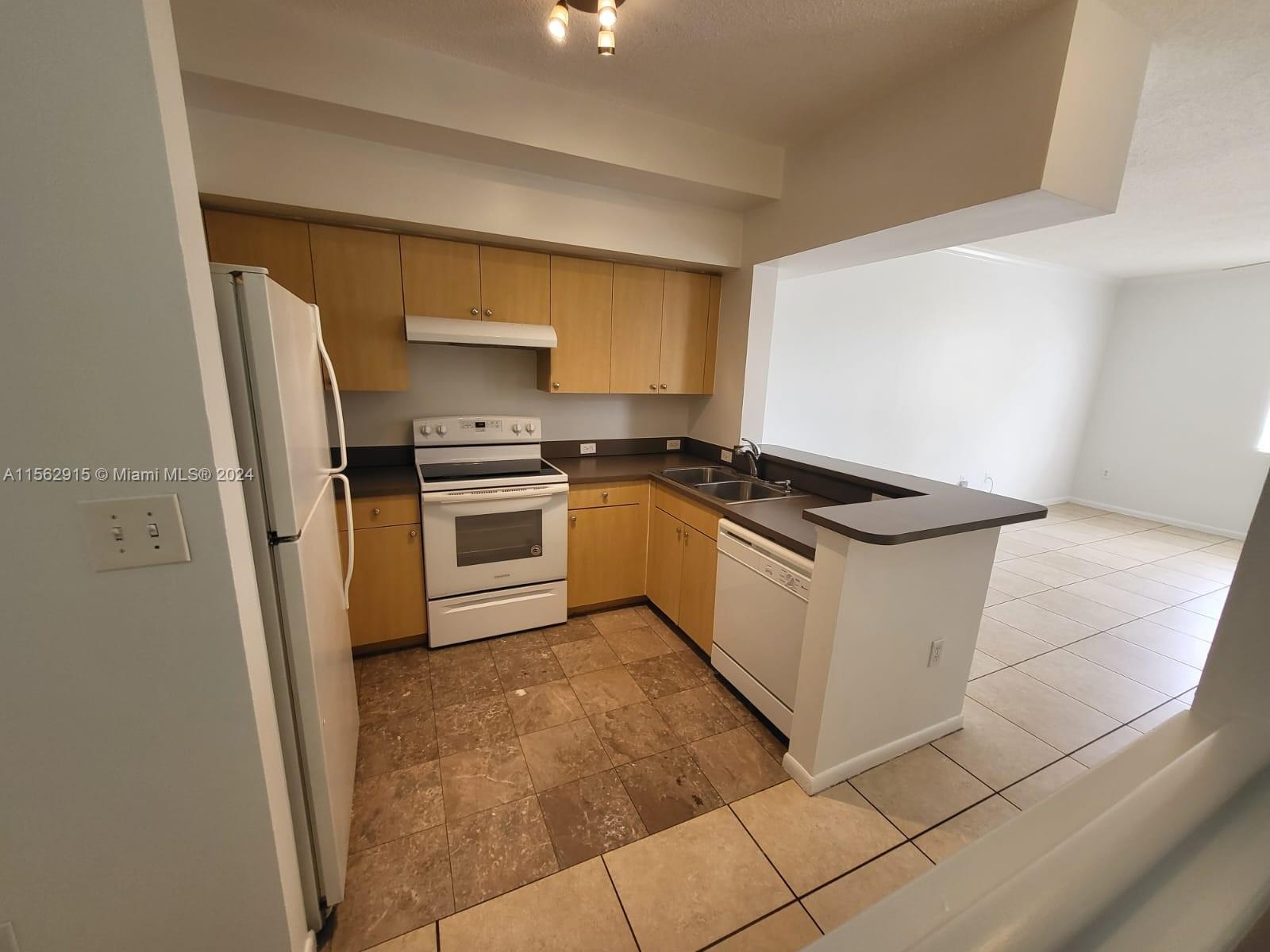 Aventura, Florida 33180, 1 Bedroom Bedrooms, ,1 BathroomBathrooms,Residentiallease,For Rent,A11562915