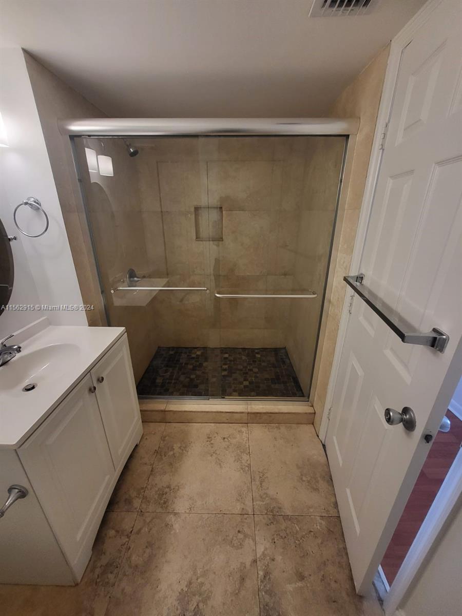 Aventura, Florida 33180, 1 Bedroom Bedrooms, ,1 BathroomBathrooms,Residentiallease,For Rent,A11562915