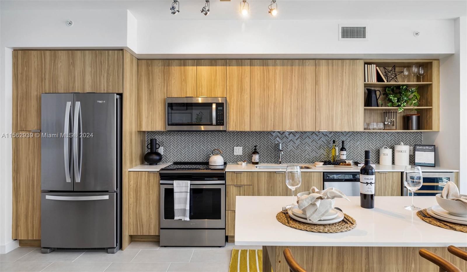 2150 N Bayshore Dr 0502, Miami, Florida 33137, 2 Bedrooms Bedrooms, ,2 BathroomsBathrooms,Residentiallease,For Rent,2150 N Bayshore Dr 0502,A11562939