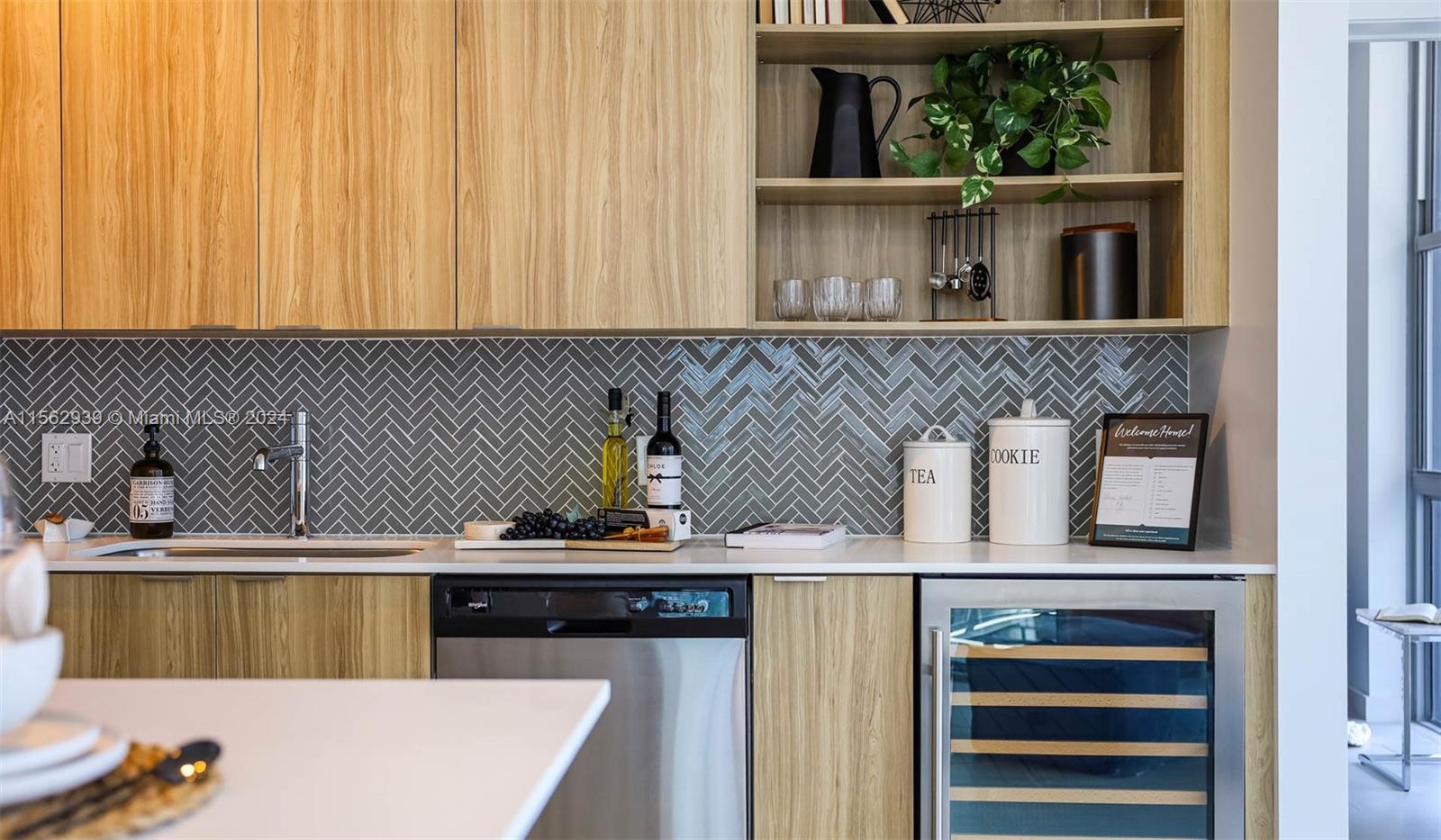 2150 N Bayshore Dr 0502, Miami, Florida 33137, 2 Bedrooms Bedrooms, ,2 BathroomsBathrooms,Residentiallease,For Rent,2150 N Bayshore Dr 0502,A11562939