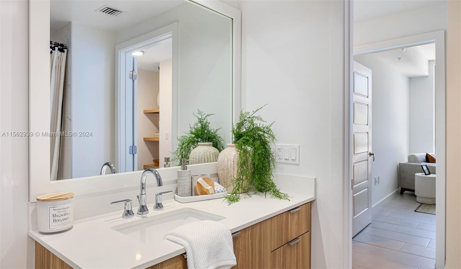 2150 N Bayshore Dr 0502, Miami, Florida 33137, 2 Bedrooms Bedrooms, ,2 BathroomsBathrooms,Residentiallease,For Rent,2150 N Bayshore Dr 0502,A11562939