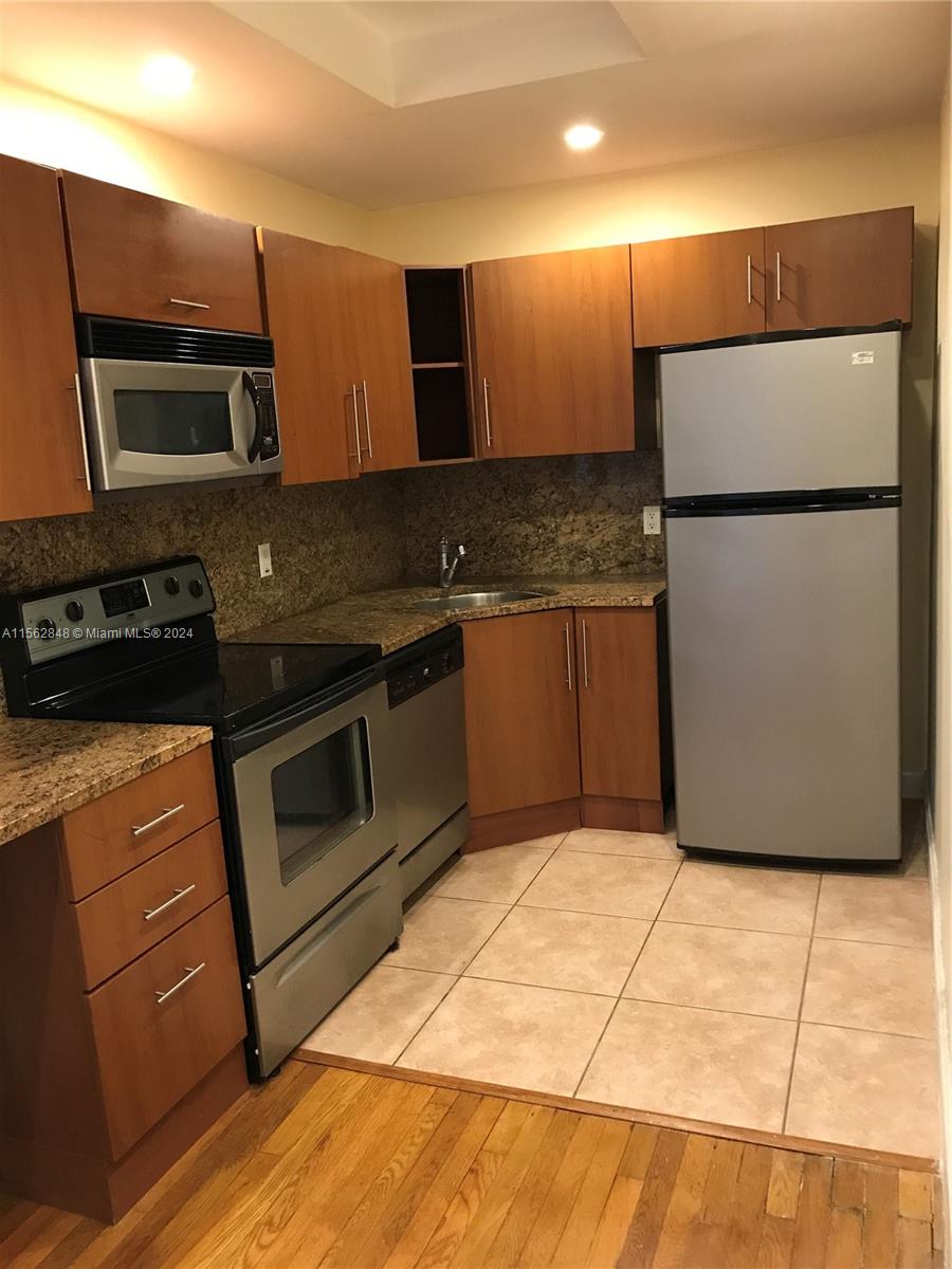 223 Calabria Ave 10, Coral Gables, Florida 33134, 1 Bedroom Bedrooms, ,1 BathroomBathrooms,Residentiallease,For Rent,223 Calabria Ave 10,A11562848