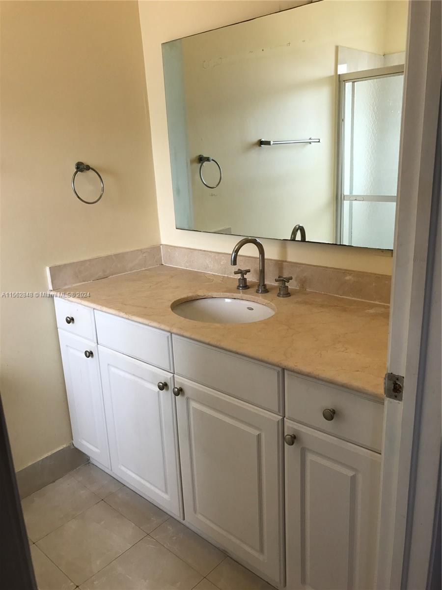 223 Calabria Ave 10, Coral Gables, Florida 33134, 1 Bedroom Bedrooms, ,1 BathroomBathrooms,Residentiallease,For Rent,223 Calabria Ave 10,A11562848