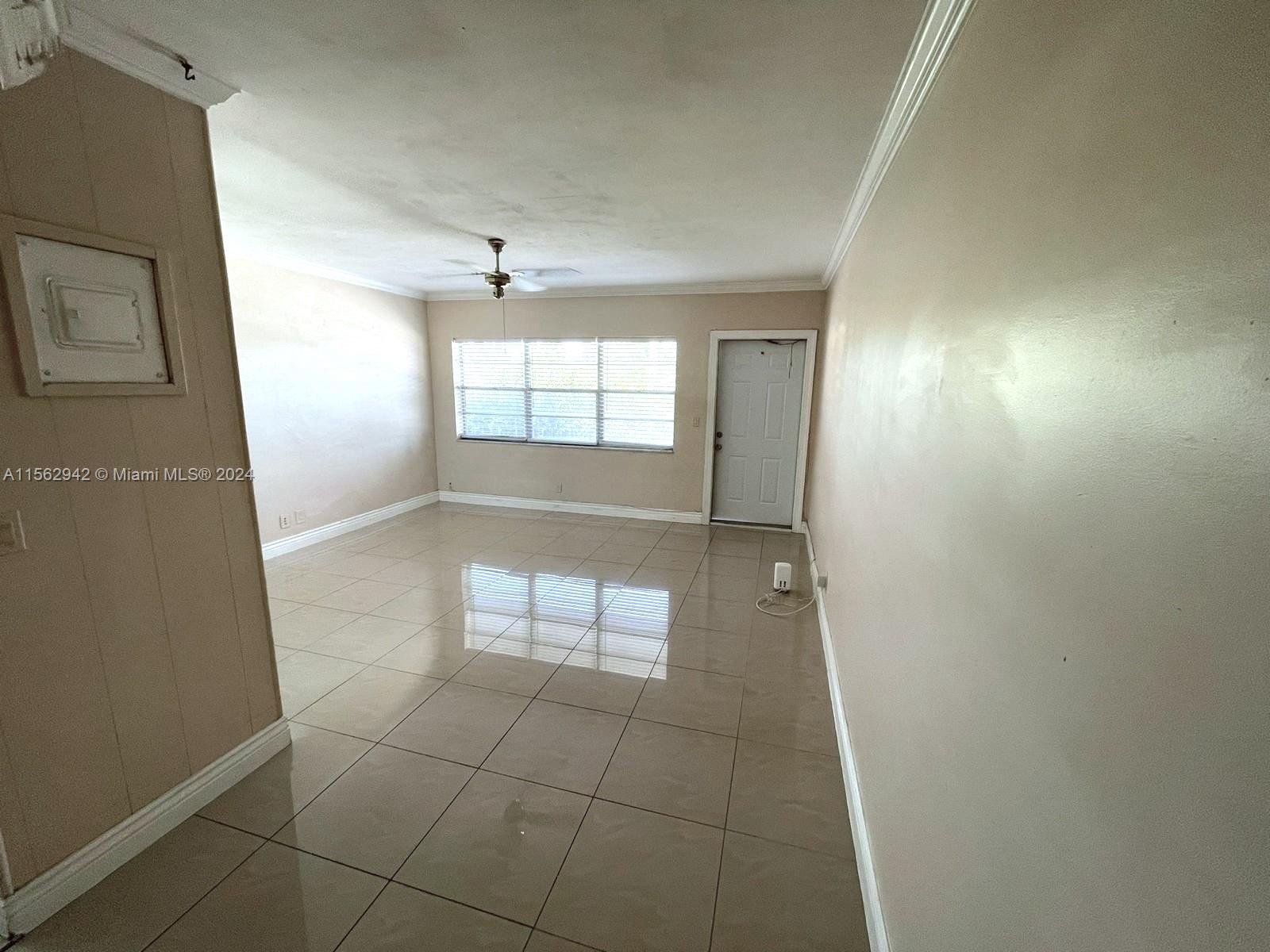 230 SW 11th Ave 12, Hallandale Beach, Florida 33009, 1 Bedroom Bedrooms, ,1 BathroomBathrooms,Residentiallease,For Rent,230 SW 11th Ave 12,A11562942