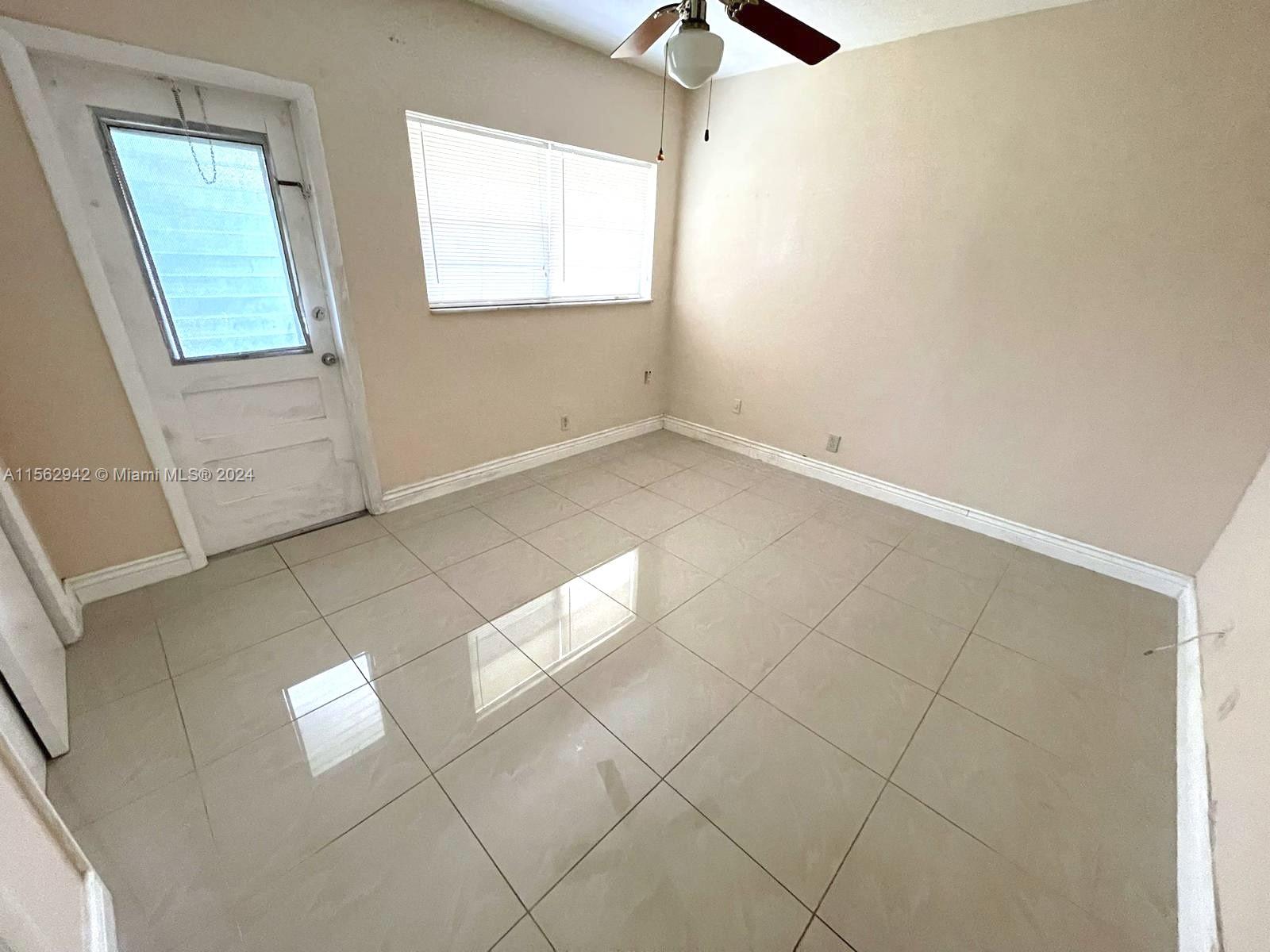 230 SW 11th Ave 12, Hallandale Beach, Florida 33009, 1 Bedroom Bedrooms, ,1 BathroomBathrooms,Residentiallease,For Rent,230 SW 11th Ave 12,A11562942
