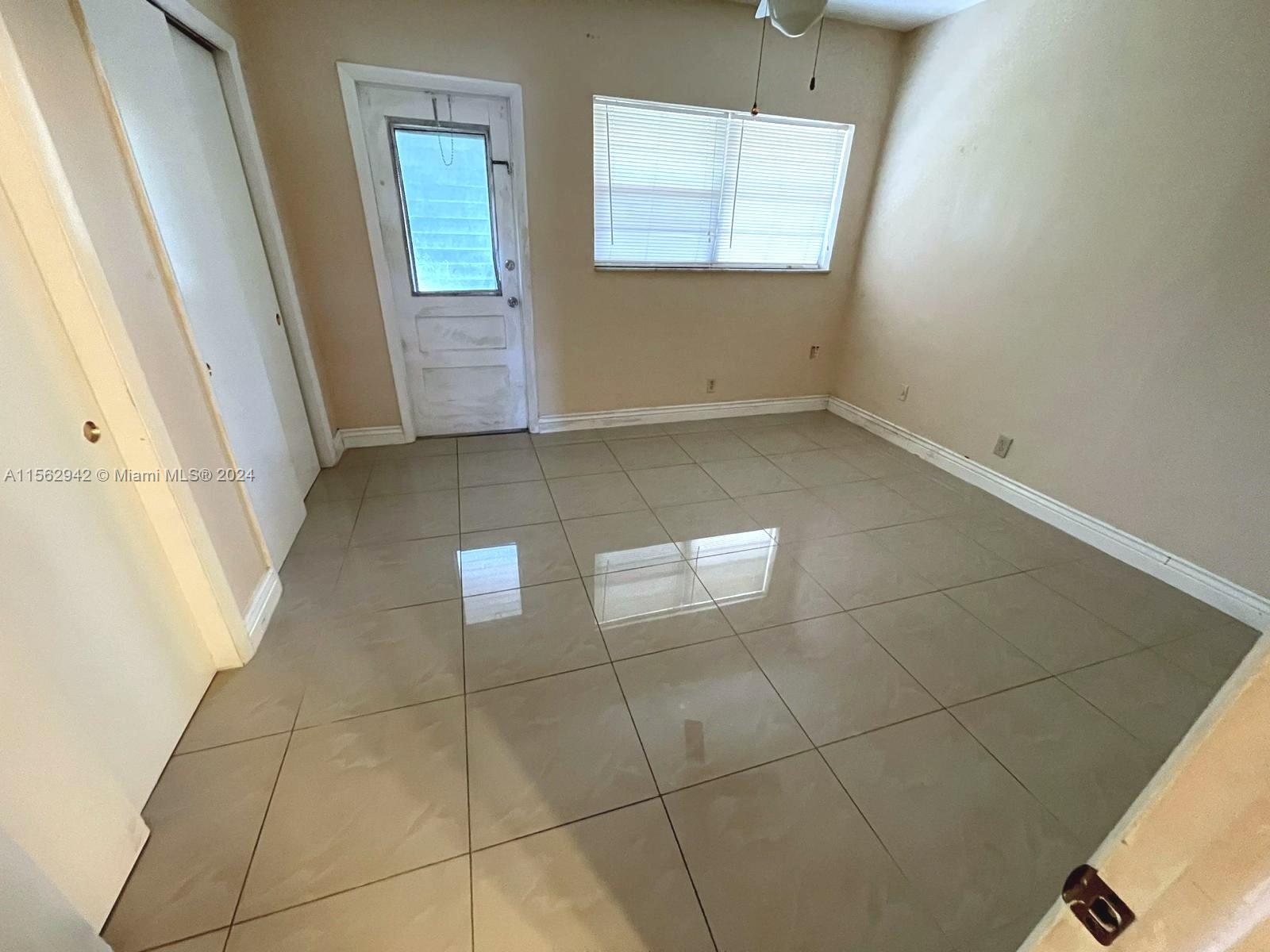 230 SW 11th Ave 12, Hallandale Beach, Florida 33009, 1 Bedroom Bedrooms, ,1 BathroomBathrooms,Residentiallease,For Rent,230 SW 11th Ave 12,A11562942