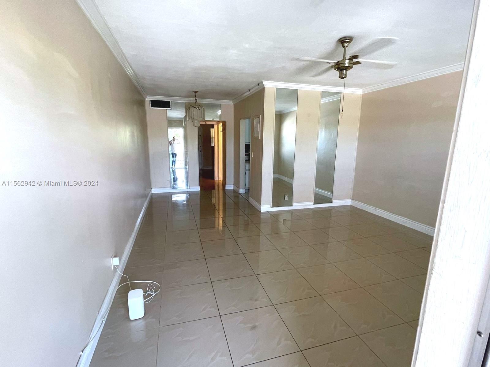 230 SW 11th Ave 12, Hallandale Beach, Florida 33009, 1 Bedroom Bedrooms, ,1 BathroomBathrooms,Residentiallease,For Rent,230 SW 11th Ave 12,A11562942