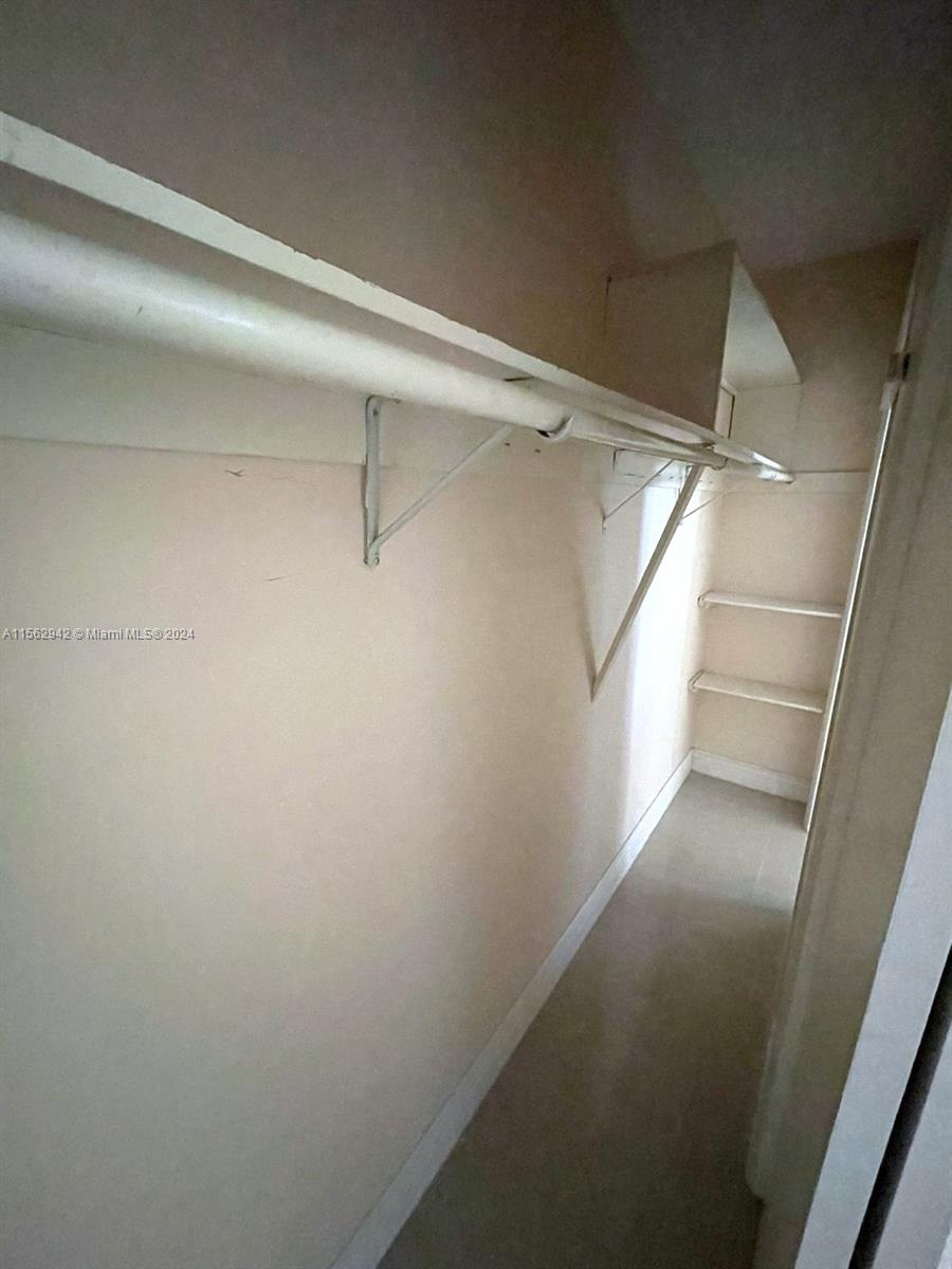 230 SW 11th Ave 12, Hallandale Beach, Florida 33009, 1 Bedroom Bedrooms, ,1 BathroomBathrooms,Residentiallease,For Rent,230 SW 11th Ave 12,A11562942