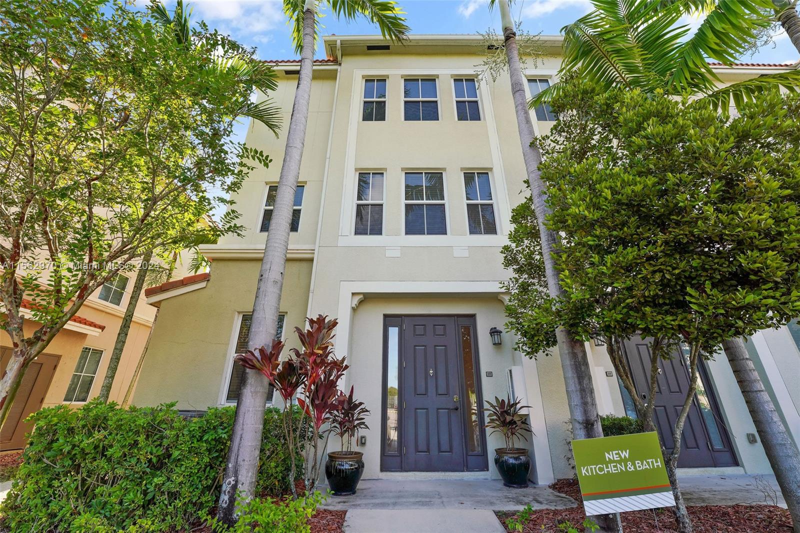 10170 SW 7th St 11-101, Pembroke Pines, Florida 33025, 2 Bedrooms Bedrooms, ,2 BathroomsBathrooms,Residentiallease,For Rent,10170 SW 7th St 11-101,A11562970
