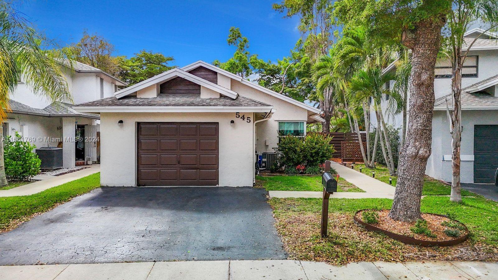 545 E Lakeside Cir, Sunrise, Florida 33326, 2 Bedrooms Bedrooms, ,2 BathroomsBathrooms,Residential,For Sale,545 E Lakeside Cir,A11561769
