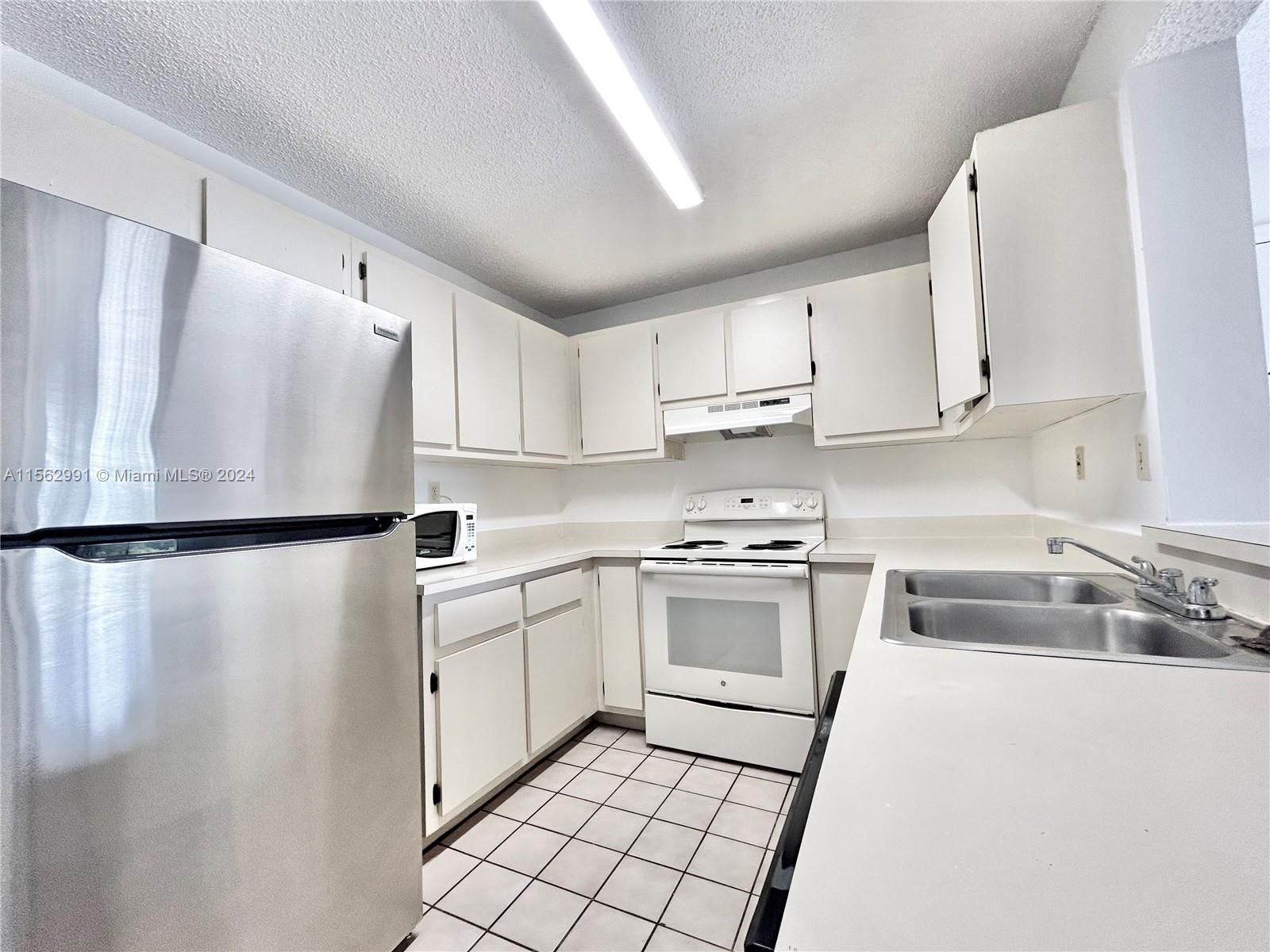 200 W Palm Cir W 305, Pembroke Pines, Florida 33025, 2 Bedrooms Bedrooms, ,1 BathroomBathrooms,Residentiallease,For Rent,200 W Palm Cir W 305,A11562991