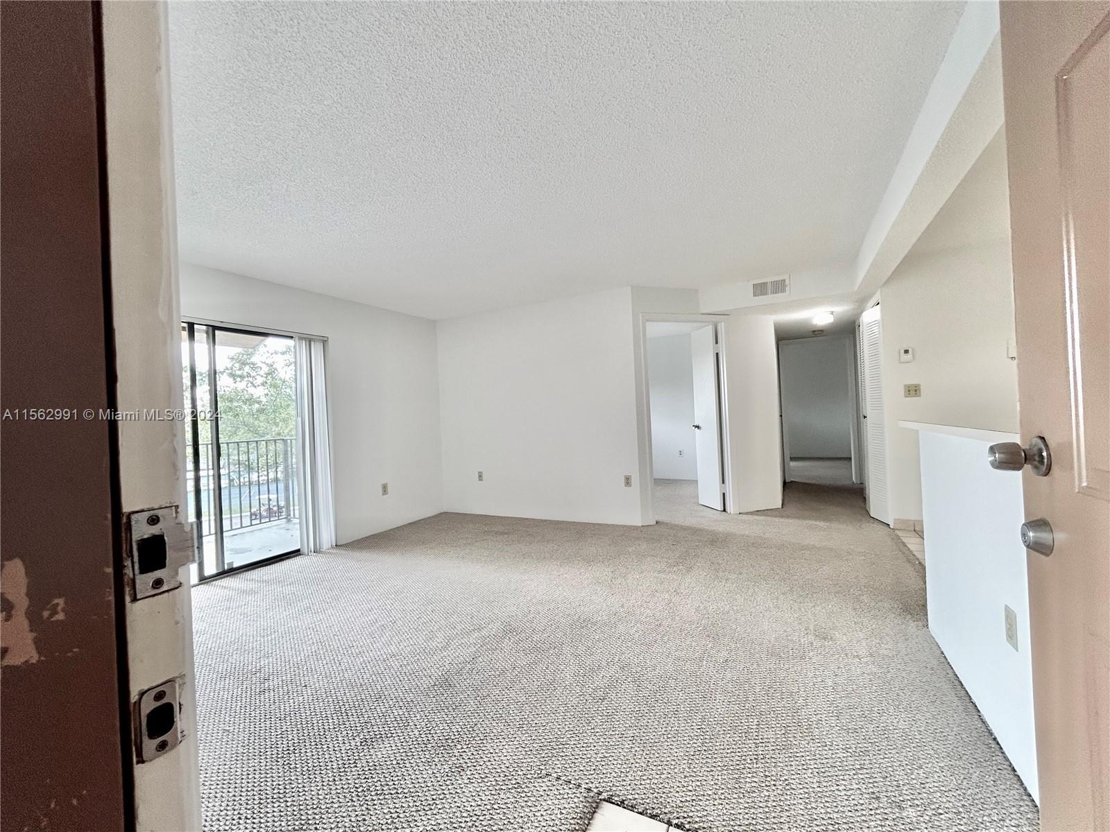 200 W Palm Cir W 305, Pembroke Pines, Florida 33025, 2 Bedrooms Bedrooms, ,1 BathroomBathrooms,Residentiallease,For Rent,200 W Palm Cir W 305,A11562991