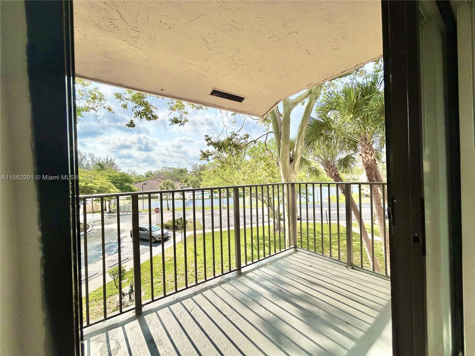 200 W Palm Cir W 305, Pembroke Pines, Florida 33025, 2 Bedrooms Bedrooms, ,1 BathroomBathrooms,Residentiallease,For Rent,200 W Palm Cir W 305,A11562991