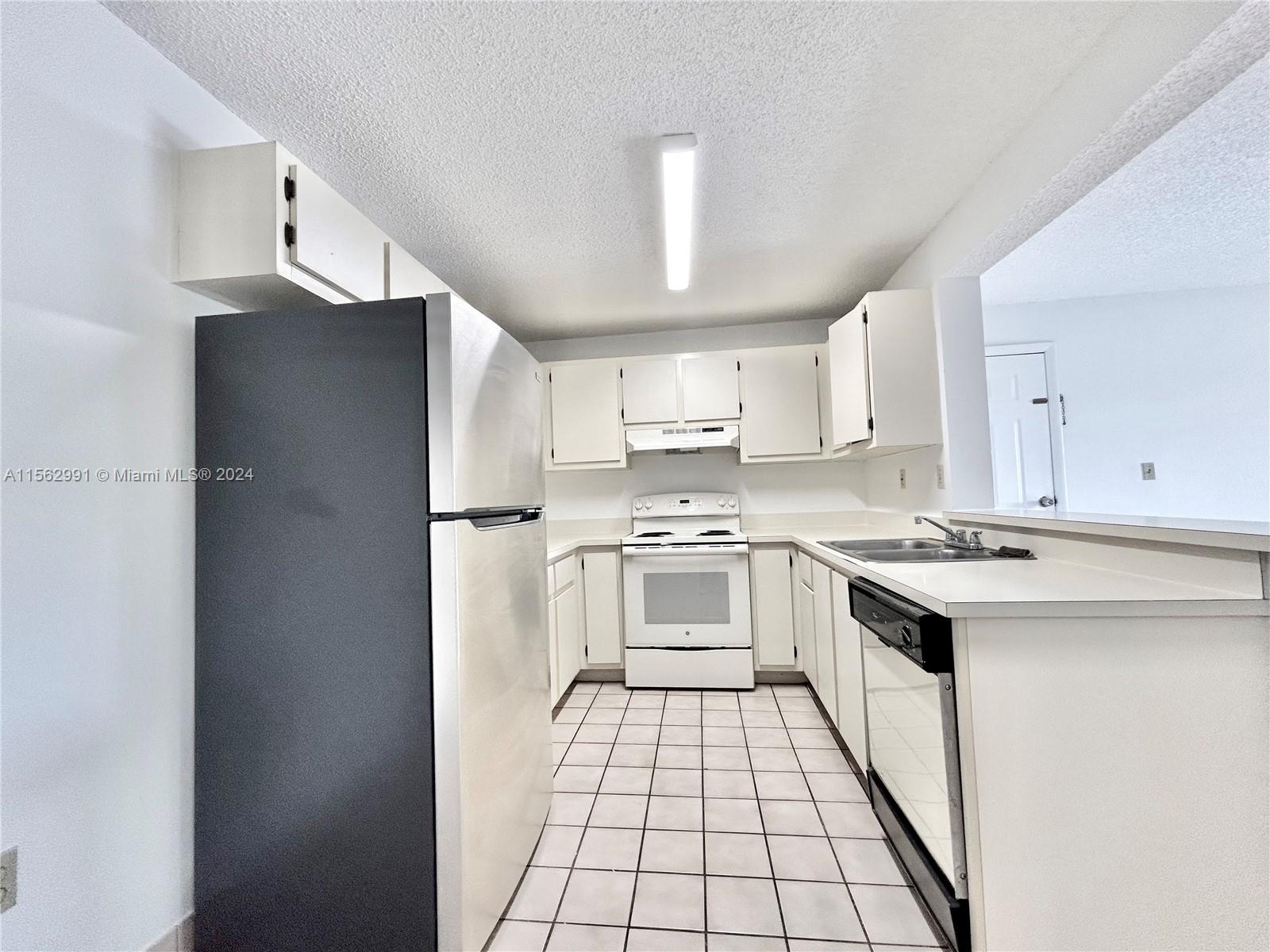 200 W Palm Cir W 305, Pembroke Pines, Florida 33025, 2 Bedrooms Bedrooms, ,1 BathroomBathrooms,Residentiallease,For Rent,200 W Palm Cir W 305,A11562991