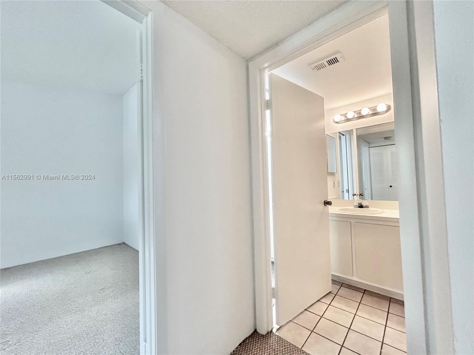 200 W Palm Cir W 305, Pembroke Pines, Florida 33025, 2 Bedrooms Bedrooms, ,1 BathroomBathrooms,Residentiallease,For Rent,200 W Palm Cir W 305,A11562991