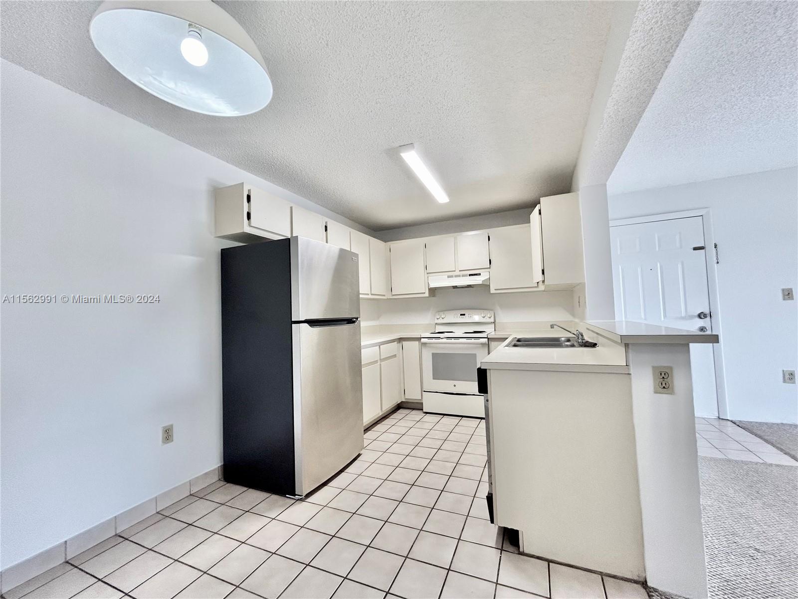 200 W Palm Cir W 305, Pembroke Pines, Florida 33025, 2 Bedrooms Bedrooms, ,1 BathroomBathrooms,Residentiallease,For Rent,200 W Palm Cir W 305,A11562991