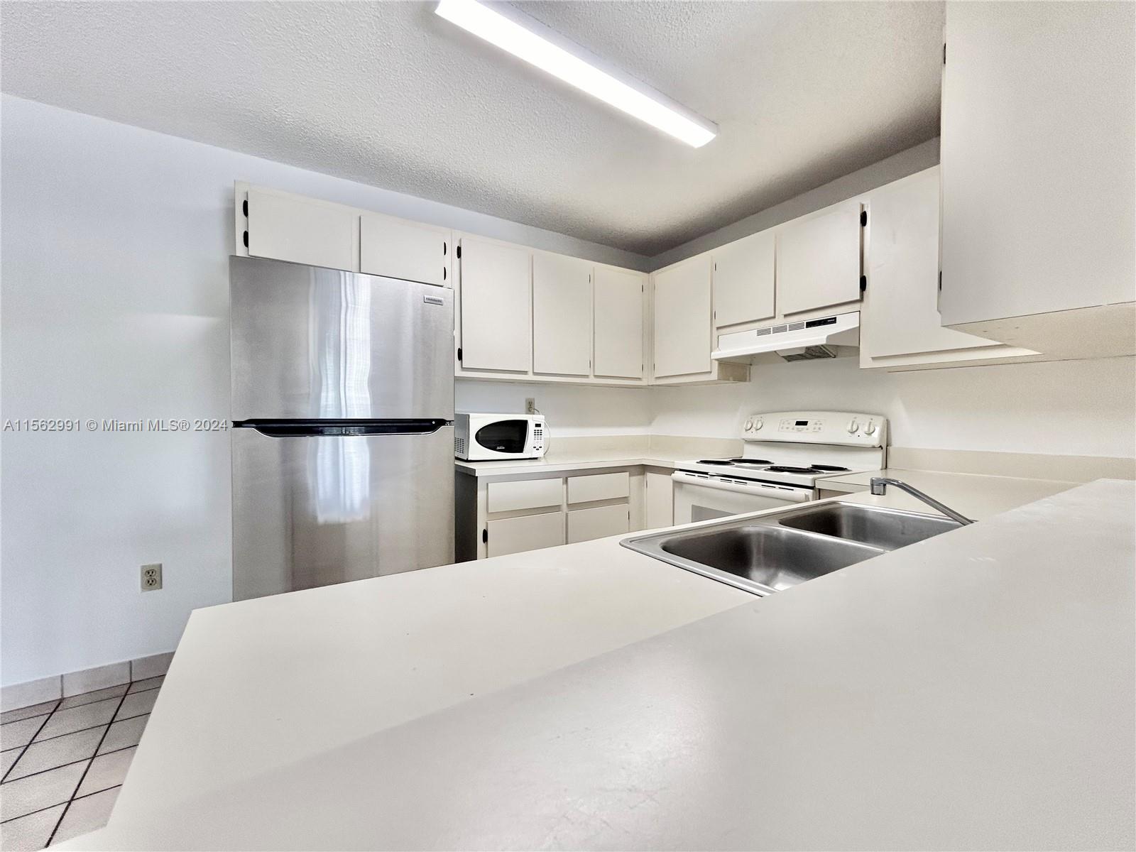 200 W Palm Cir W 305, Pembroke Pines, Florida 33025, 2 Bedrooms Bedrooms, ,1 BathroomBathrooms,Residentiallease,For Rent,200 W Palm Cir W 305,A11562991