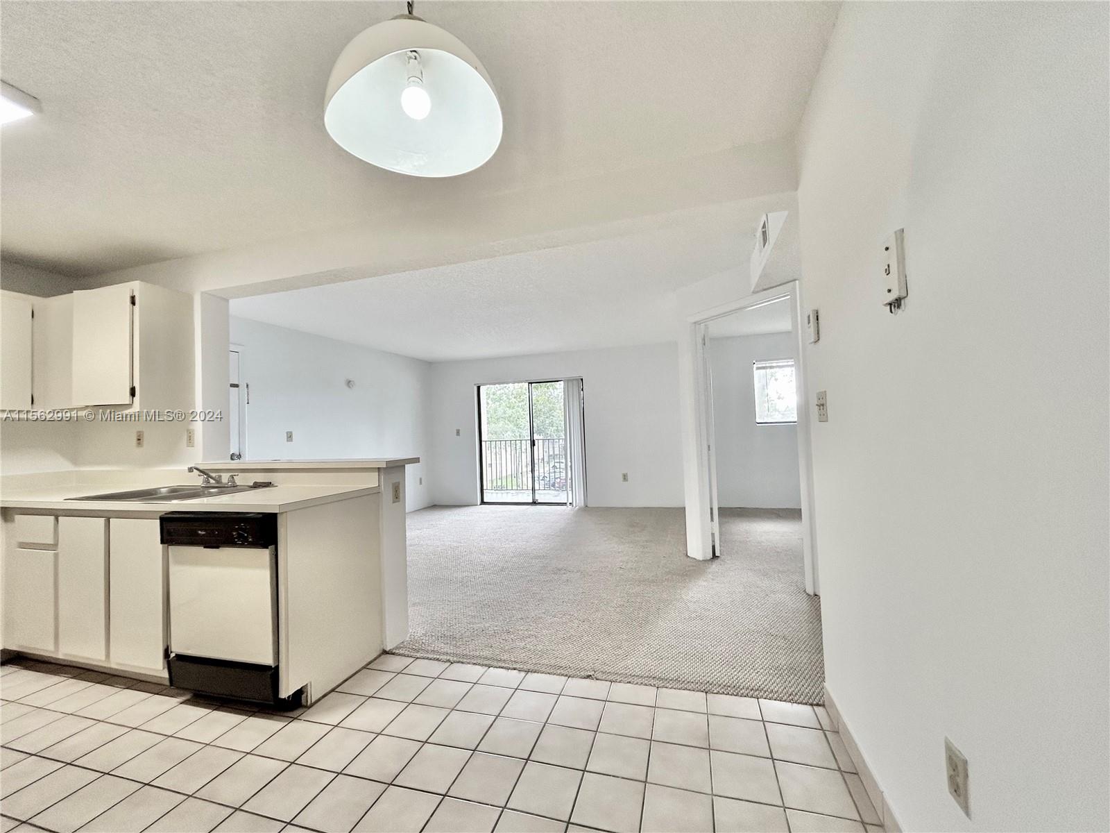 200 W Palm Cir W 305, Pembroke Pines, Florida 33025, 2 Bedrooms Bedrooms, ,1 BathroomBathrooms,Residentiallease,For Rent,200 W Palm Cir W 305,A11562991