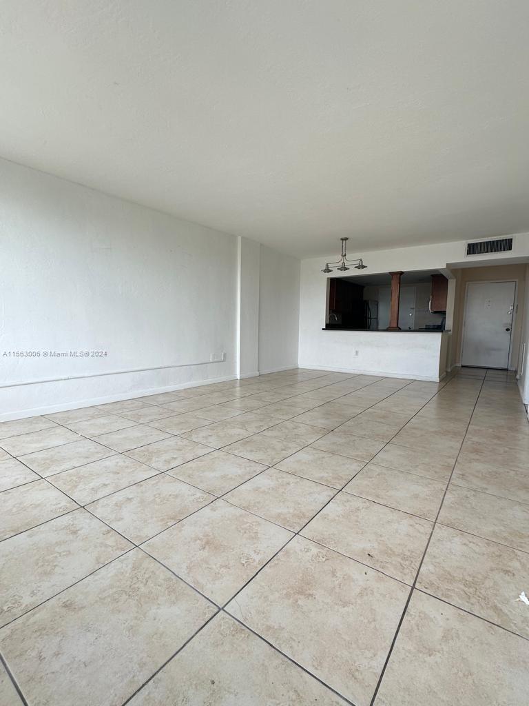 2175 NE 170th St 305, North Miami Beach, Florida 33162, 1 Bedroom Bedrooms, ,1 BathroomBathrooms,Residentiallease,For Rent,2175 NE 170th St 305,A11563006