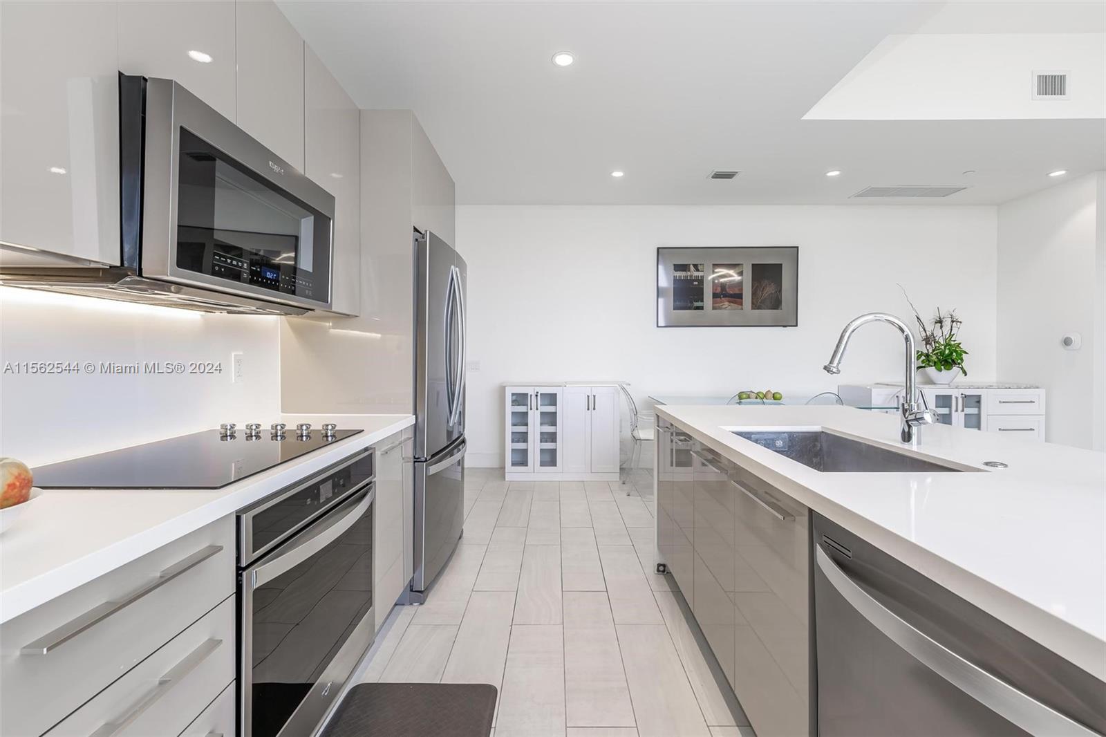 2000 Metropica Way 2601, Sunrise, Florida 33323, 3 Bedrooms Bedrooms, ,3 BathroomsBathrooms,Residential,For Sale,2000 Metropica Way 2601,A11562544