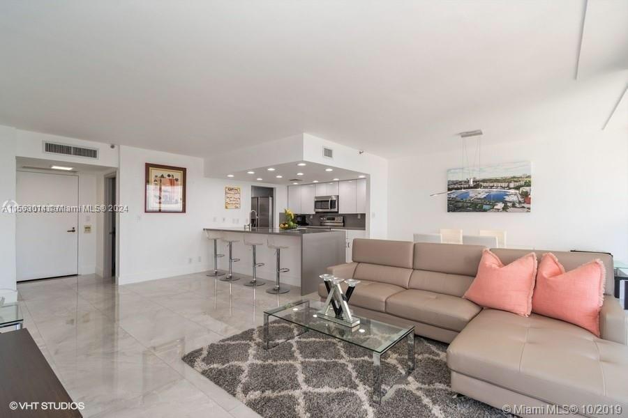 Aventura, Florida 33180, 1 Bedroom Bedrooms, ,1 BathroomBathrooms,Residential,For Sale,A11563014