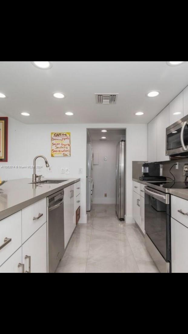 Aventura, Florida 33180, 1 Bedroom Bedrooms, ,1 BathroomBathrooms,Residential,For Sale,A11563014