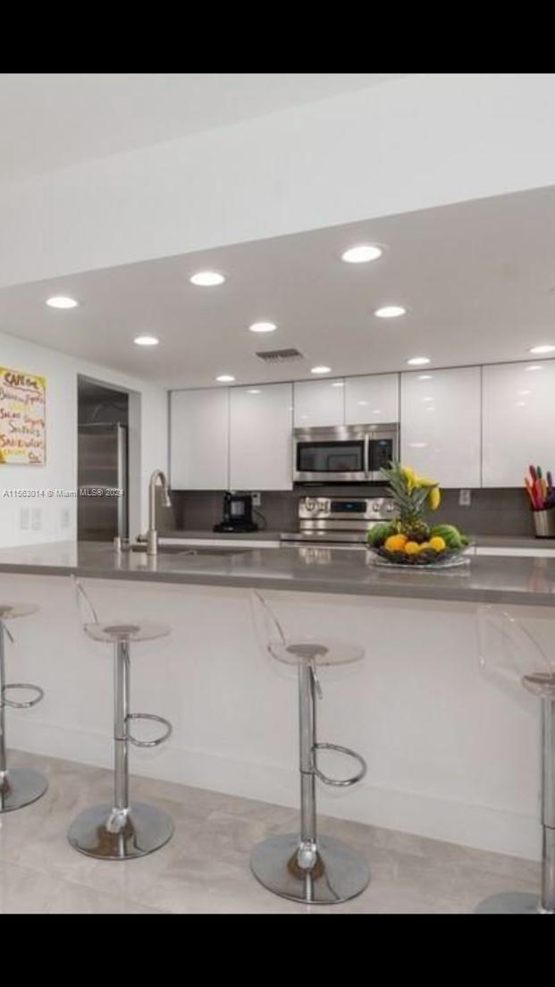 Aventura, Florida 33180, 1 Bedroom Bedrooms, ,1 BathroomBathrooms,Residential,For Sale,A11563014