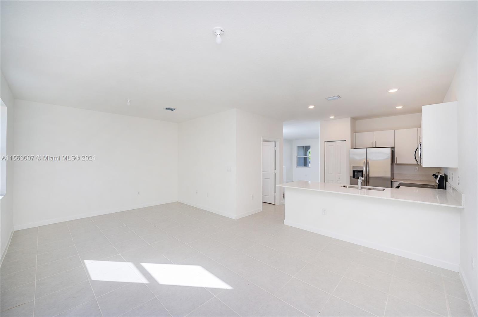 2642 SE 10 street, Homestead, Florida 33035, 3 Bedrooms Bedrooms, ,2 BathroomsBathrooms,Residentiallease,For Rent,2642 SE 10 street,A11563007