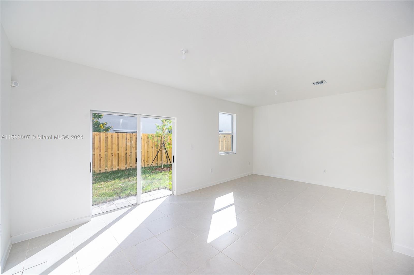 2642 SE 10 street, Homestead, Florida 33035, 3 Bedrooms Bedrooms, ,2 BathroomsBathrooms,Residentiallease,For Rent,2642 SE 10 street,A11563007