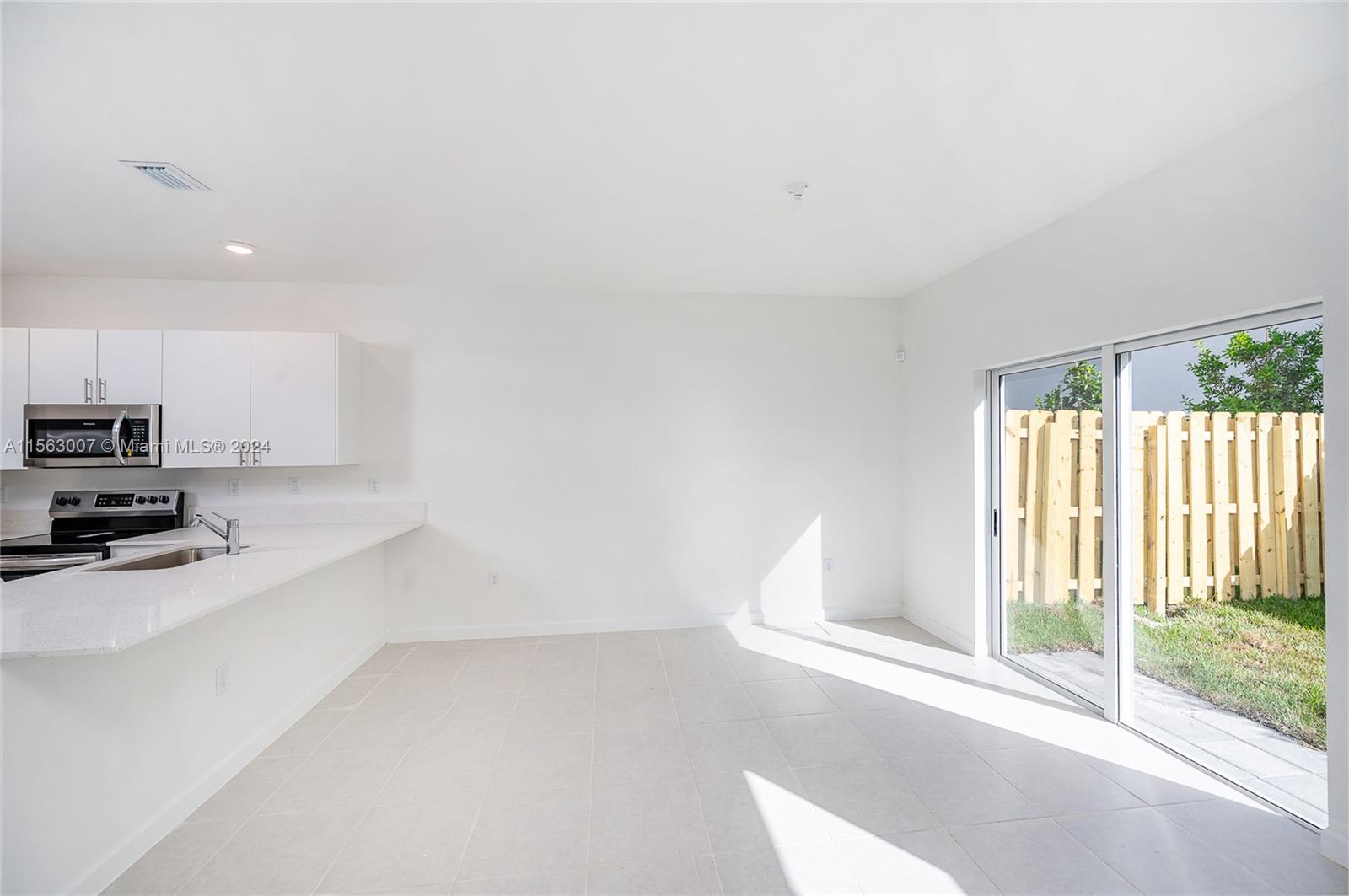 2642 SE 10 street, Homestead, Florida 33035, 3 Bedrooms Bedrooms, ,2 BathroomsBathrooms,Residentiallease,For Rent,2642 SE 10 street,A11563007