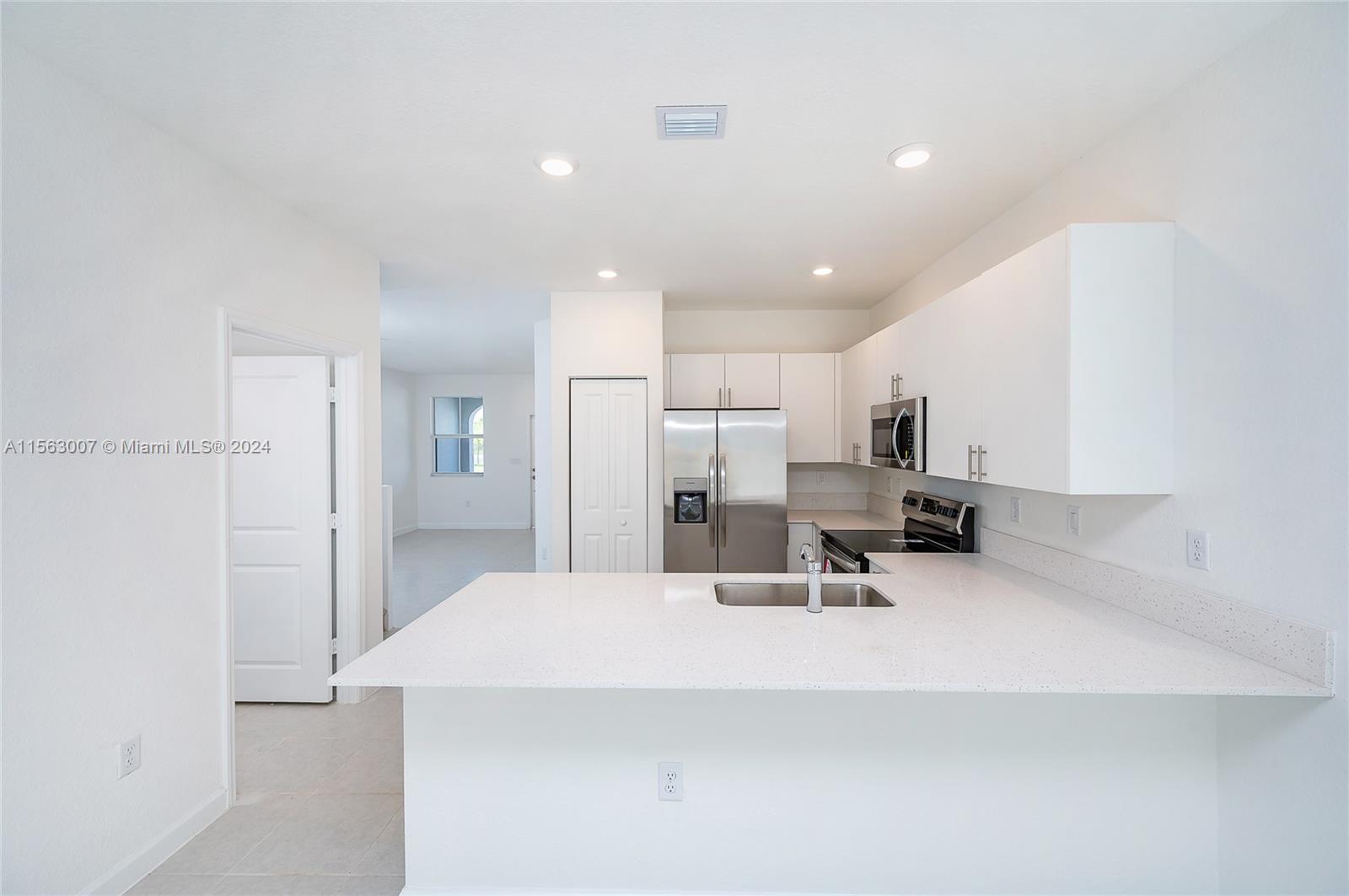 2642 SE 10 street, Homestead, Florida 33035, 3 Bedrooms Bedrooms, ,2 BathroomsBathrooms,Residentiallease,For Rent,2642 SE 10 street,A11563007