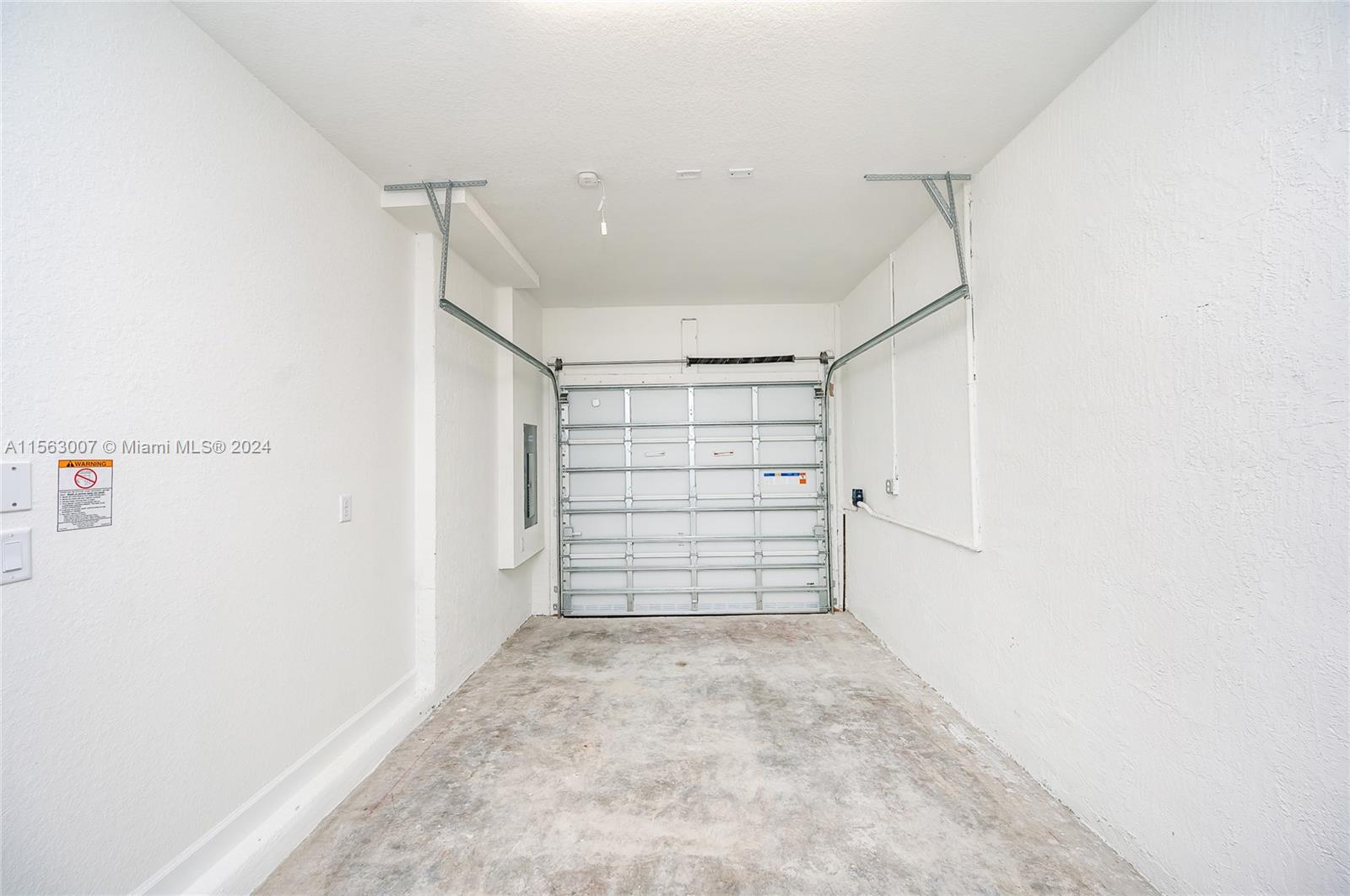 2642 SE 10 street, Homestead, Florida 33035, 3 Bedrooms Bedrooms, ,2 BathroomsBathrooms,Residentiallease,For Rent,2642 SE 10 street,A11563007