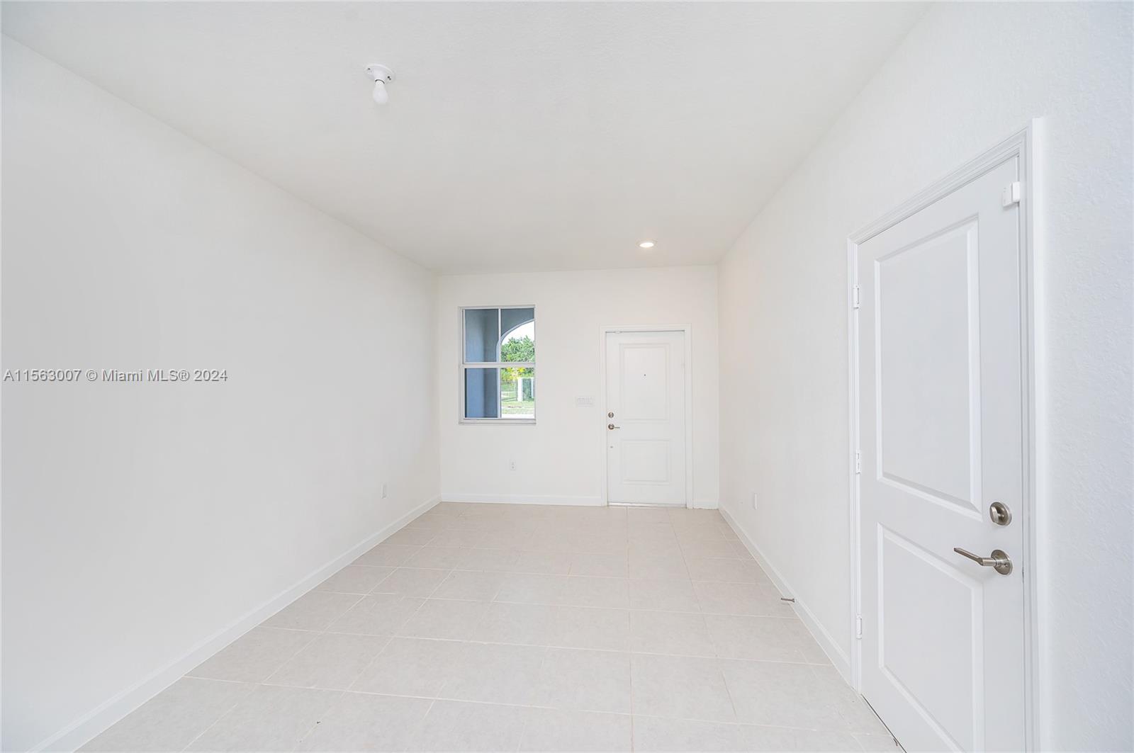 2642 SE 10 street, Homestead, Florida 33035, 3 Bedrooms Bedrooms, ,2 BathroomsBathrooms,Residentiallease,For Rent,2642 SE 10 street,A11563007