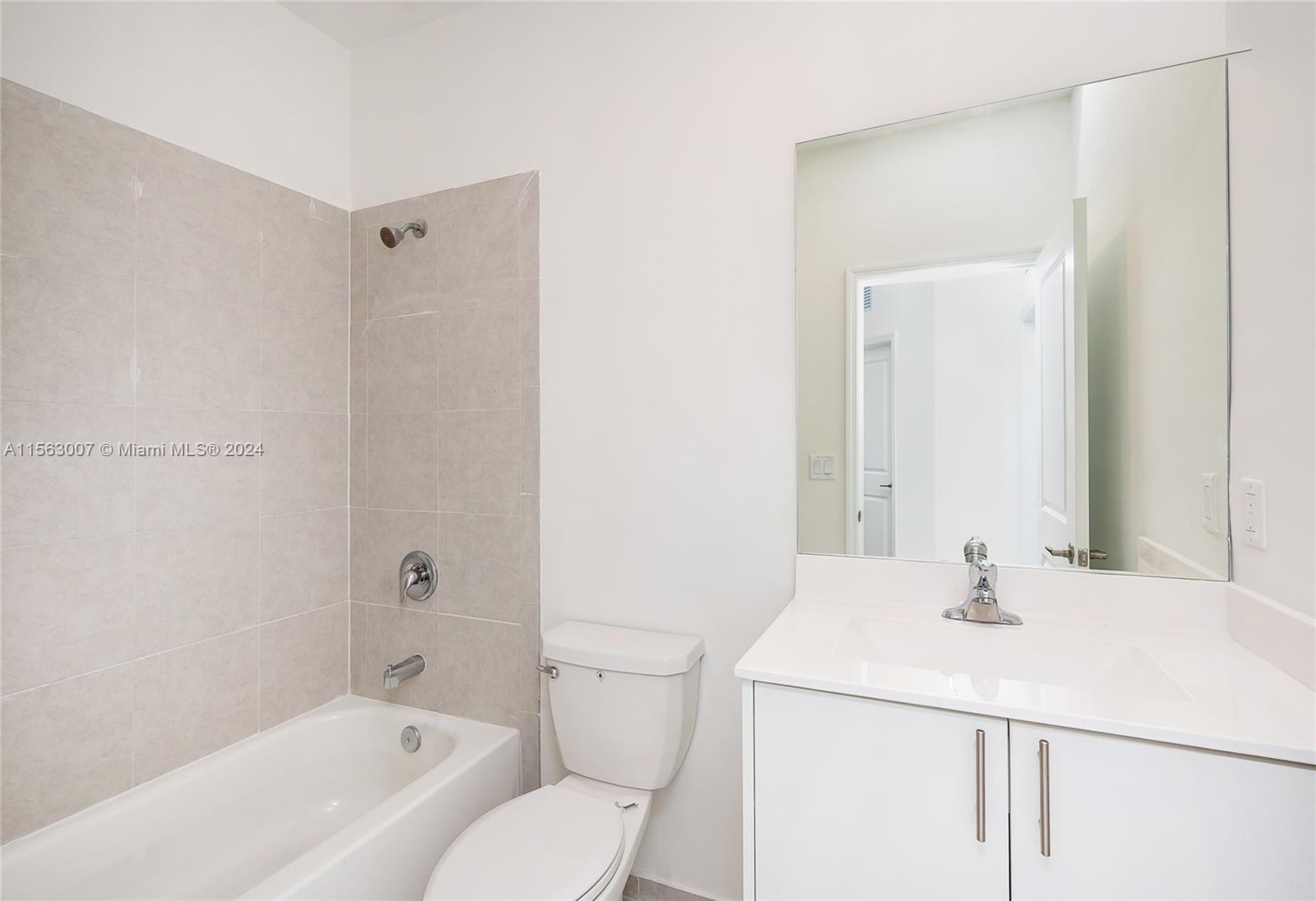 2642 SE 10 street, Homestead, Florida 33035, 3 Bedrooms Bedrooms, ,2 BathroomsBathrooms,Residentiallease,For Rent,2642 SE 10 street,A11563007