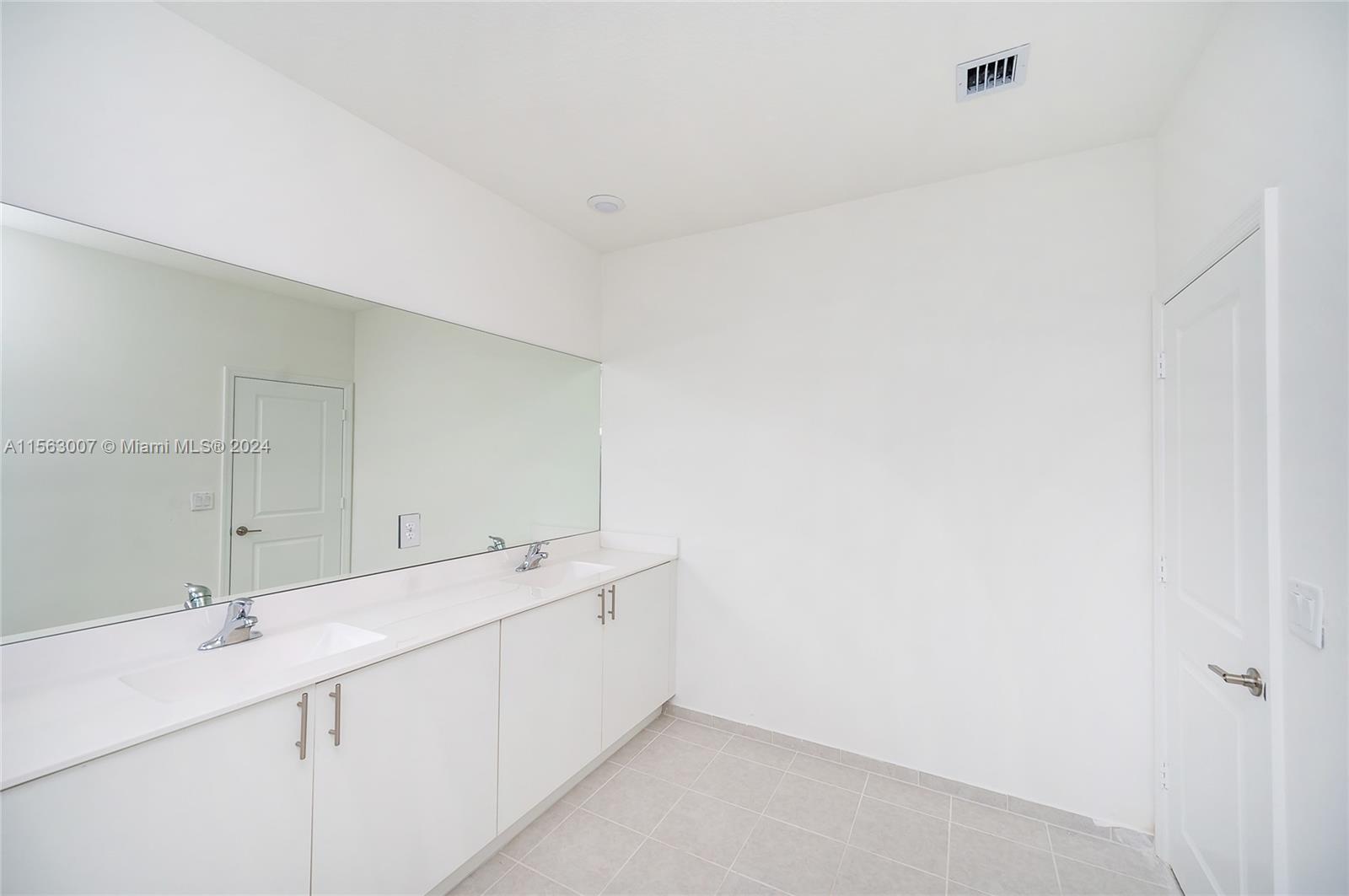 2642 SE 10 street, Homestead, Florida 33035, 3 Bedrooms Bedrooms, ,2 BathroomsBathrooms,Residentiallease,For Rent,2642 SE 10 street,A11563007