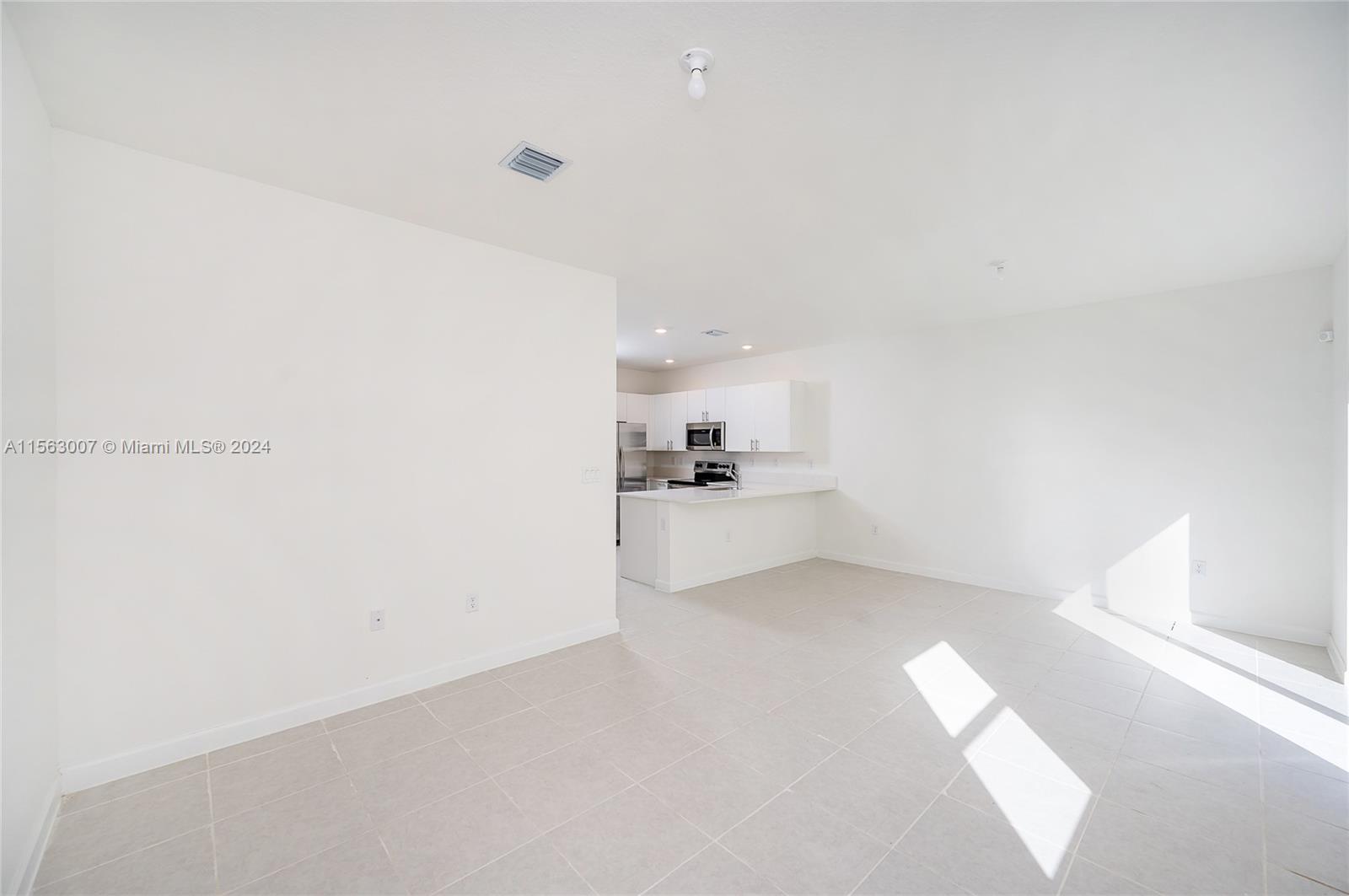 2642 SE 10 street, Homestead, Florida 33035, 3 Bedrooms Bedrooms, ,2 BathroomsBathrooms,Residentiallease,For Rent,2642 SE 10 street,A11563007