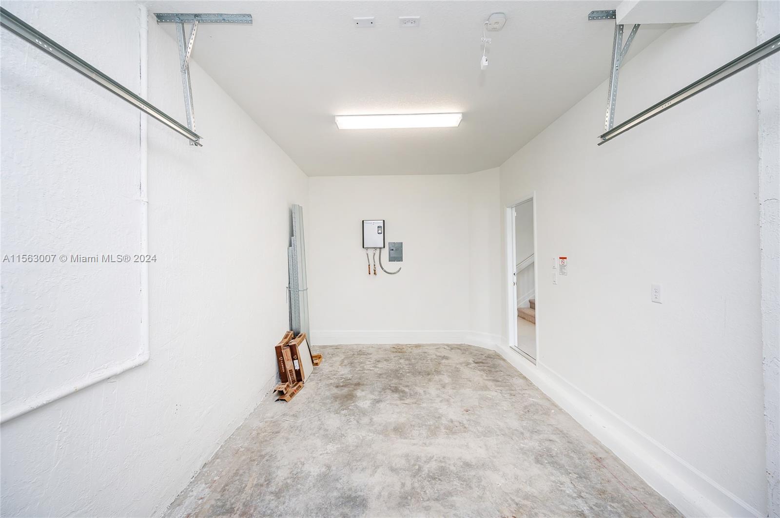 2642 SE 10 street, Homestead, Florida 33035, 3 Bedrooms Bedrooms, ,2 BathroomsBathrooms,Residentiallease,For Rent,2642 SE 10 street,A11563007