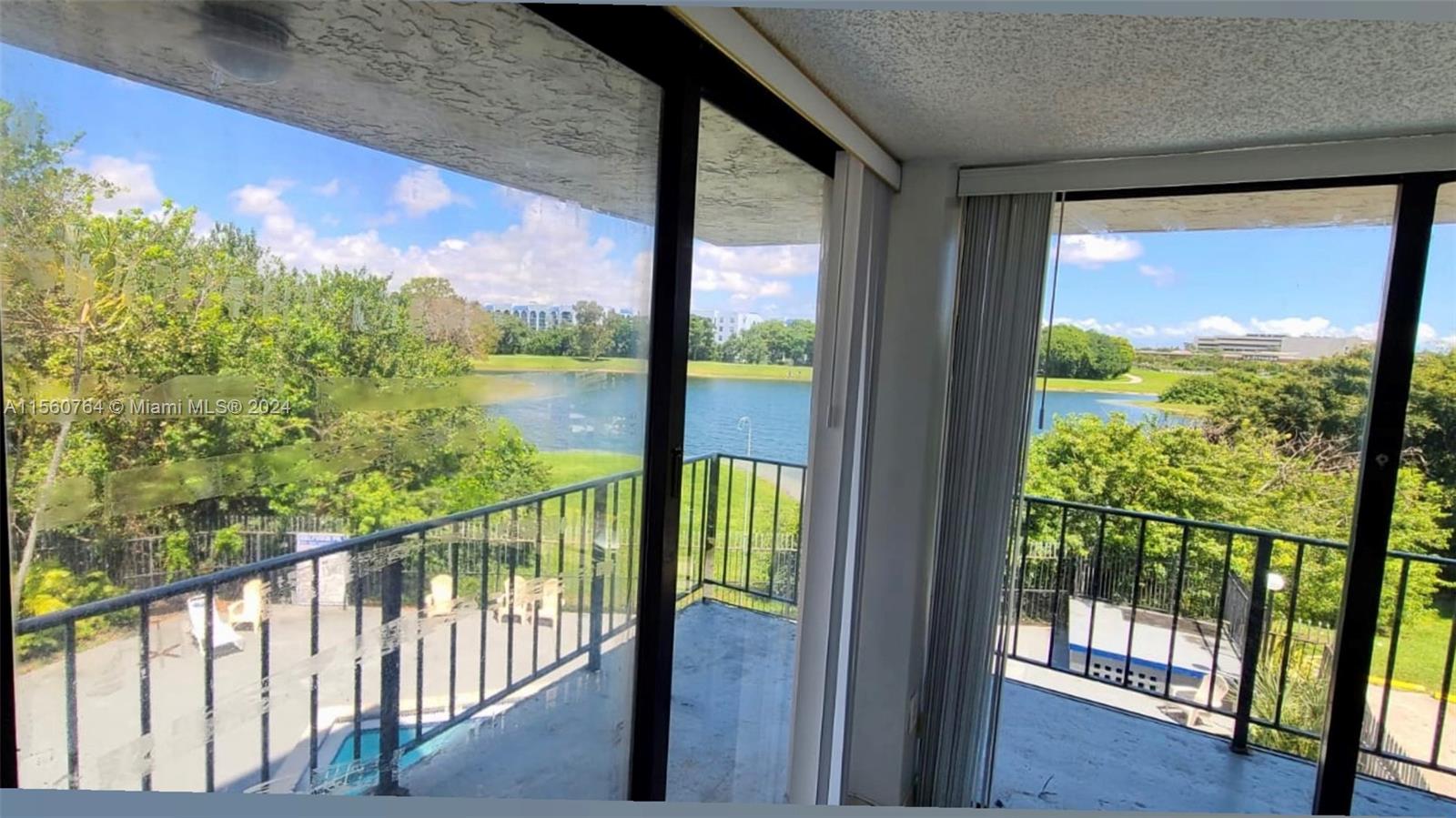 9682 Fontainebleau Blvd 304, Miami, Florida 33172, 2 Bedrooms Bedrooms, ,2 BathroomsBathrooms,Residential,For Sale,9682 Fontainebleau Blvd 304,A11560764
