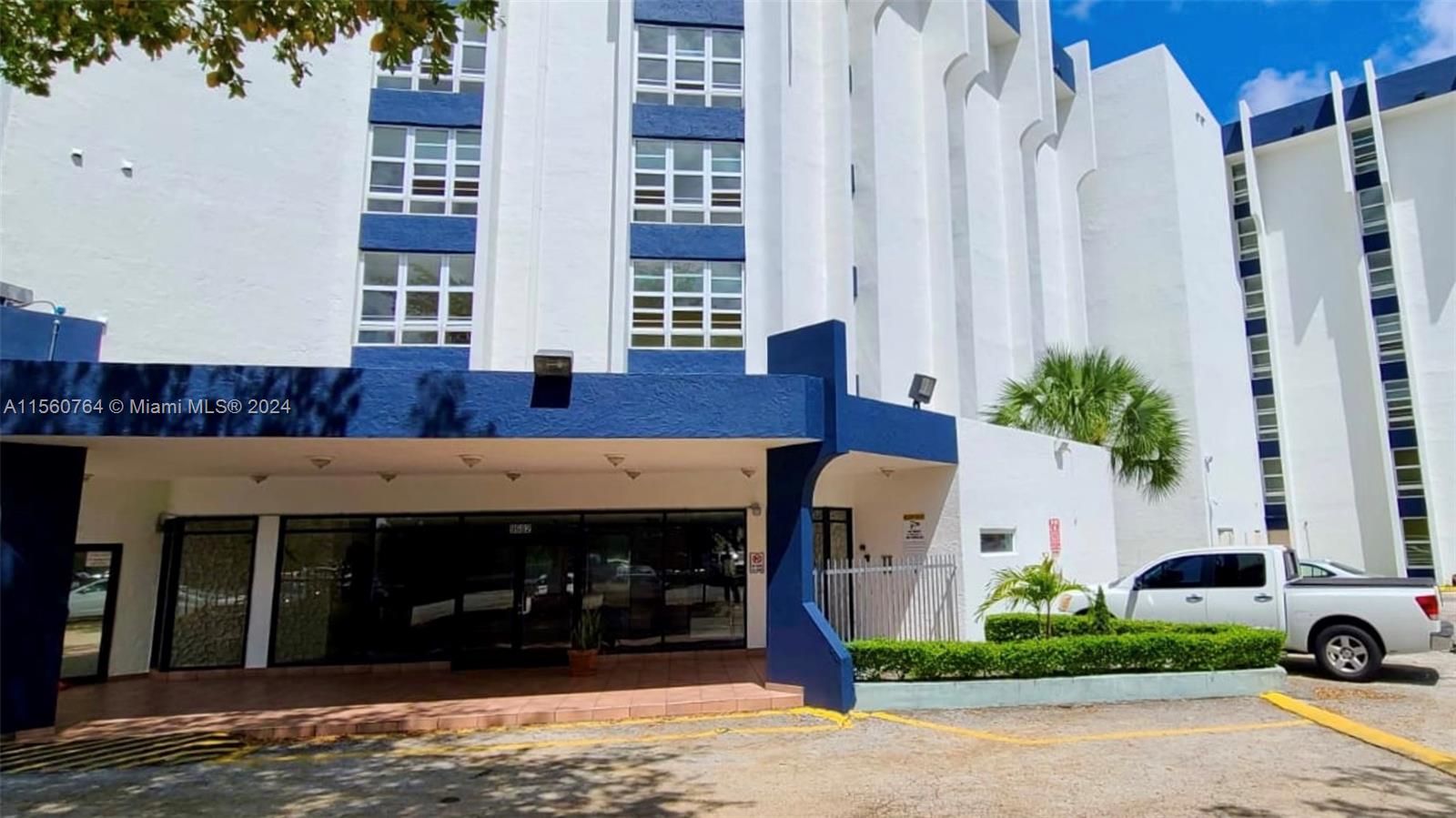 9682 Fontainebleau Blvd 304, Miami, Florida 33172, 2 Bedrooms Bedrooms, ,2 BathroomsBathrooms,Residential,For Sale,9682 Fontainebleau Blvd 304,A11560764