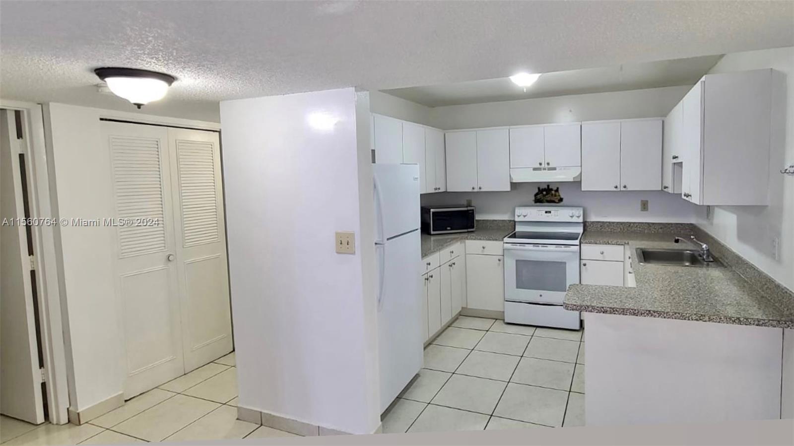 9682 Fontainebleau Blvd 304, Miami, Florida 33172, 2 Bedrooms Bedrooms, ,2 BathroomsBathrooms,Residential,For Sale,9682 Fontainebleau Blvd 304,A11560764