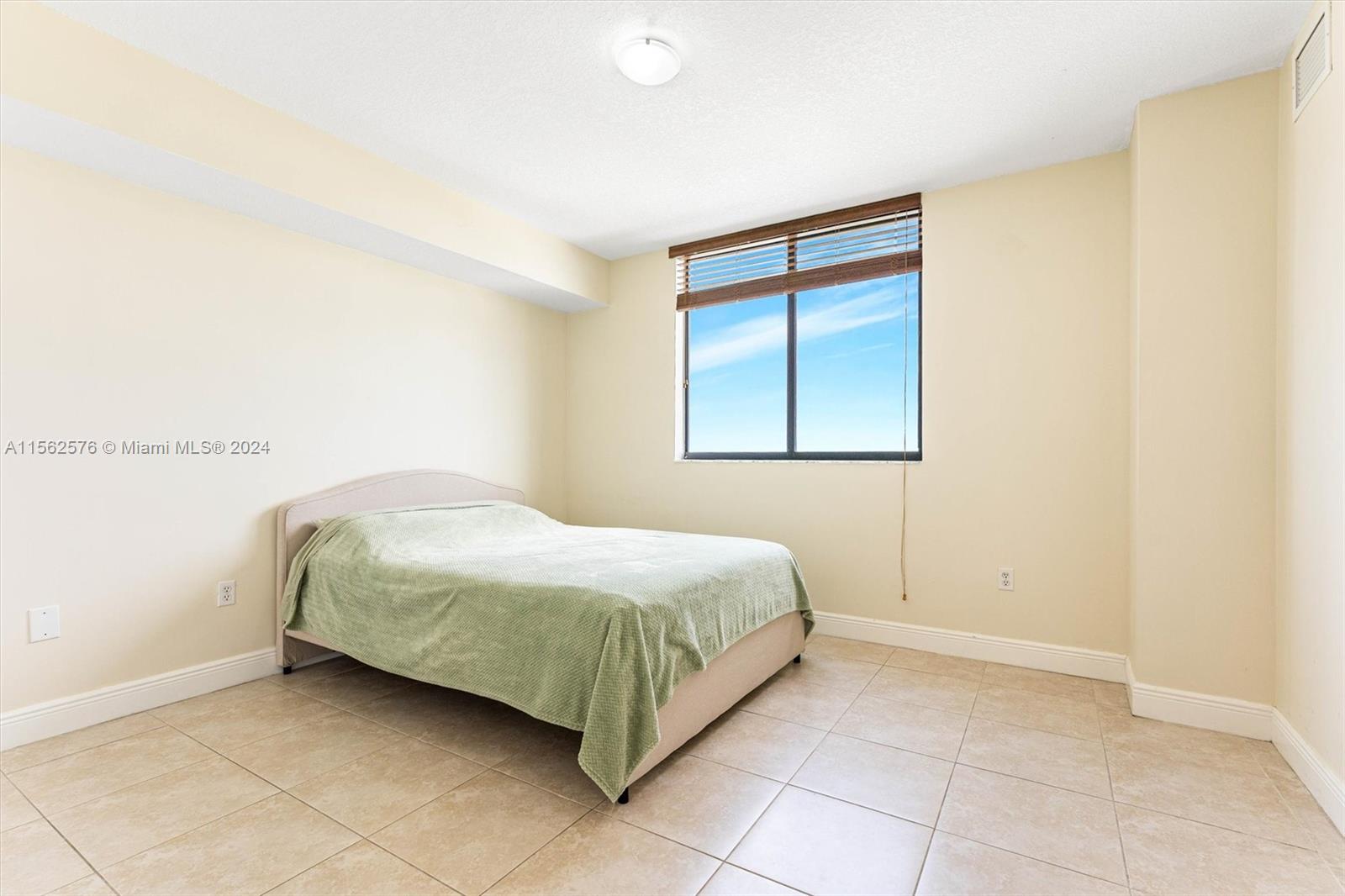 4242 NW 2nd St 1211, Miami, Florida 33126, 1 Bedroom Bedrooms, ,1 BathroomBathrooms,Residential,For Sale,4242 NW 2nd St 1211,A11562576